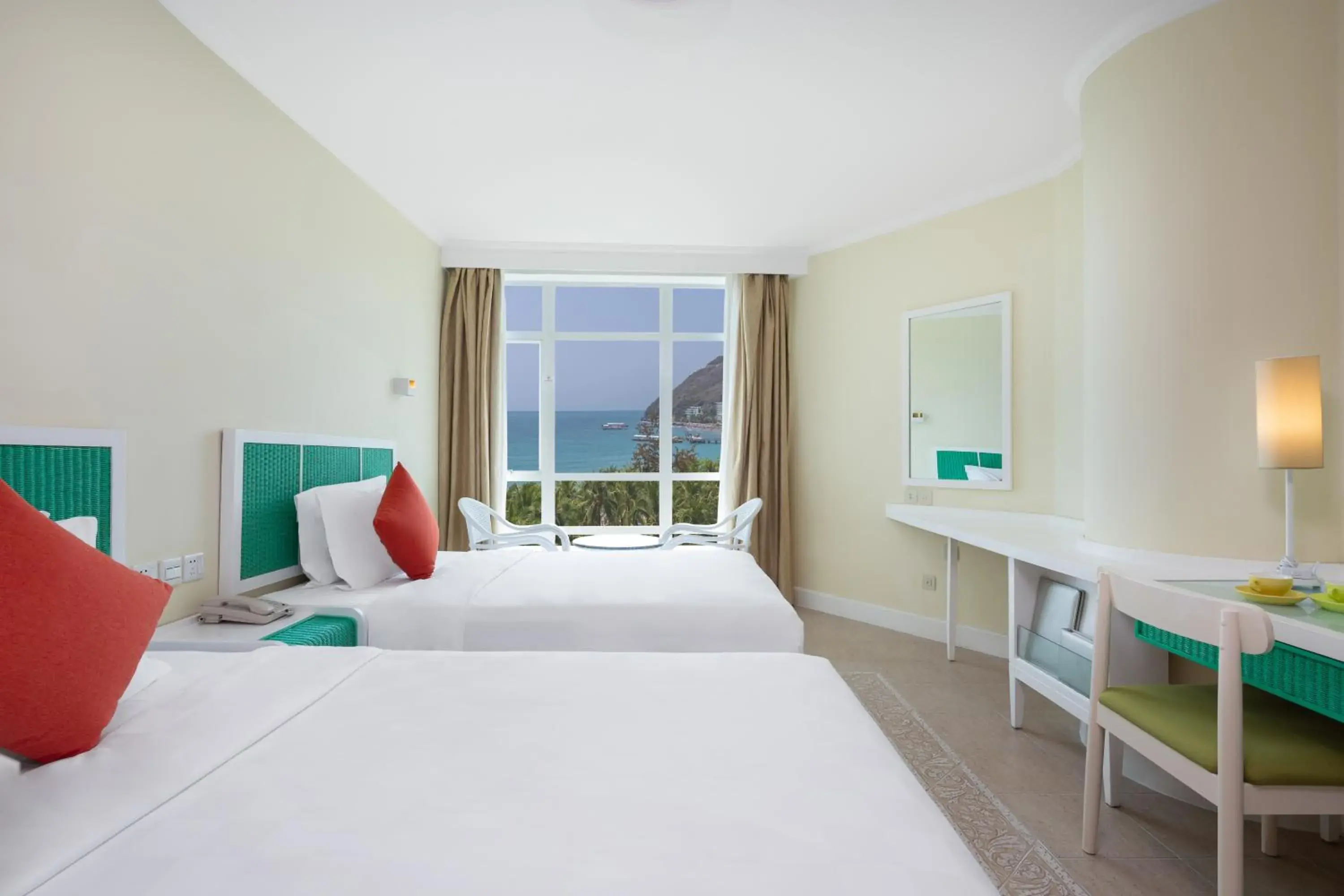 Double or Twin Room with Sea View in Sunshine Resort Intime Sanya Double or Twin Room with Sea View in Sunshine Resort Intime Sanya