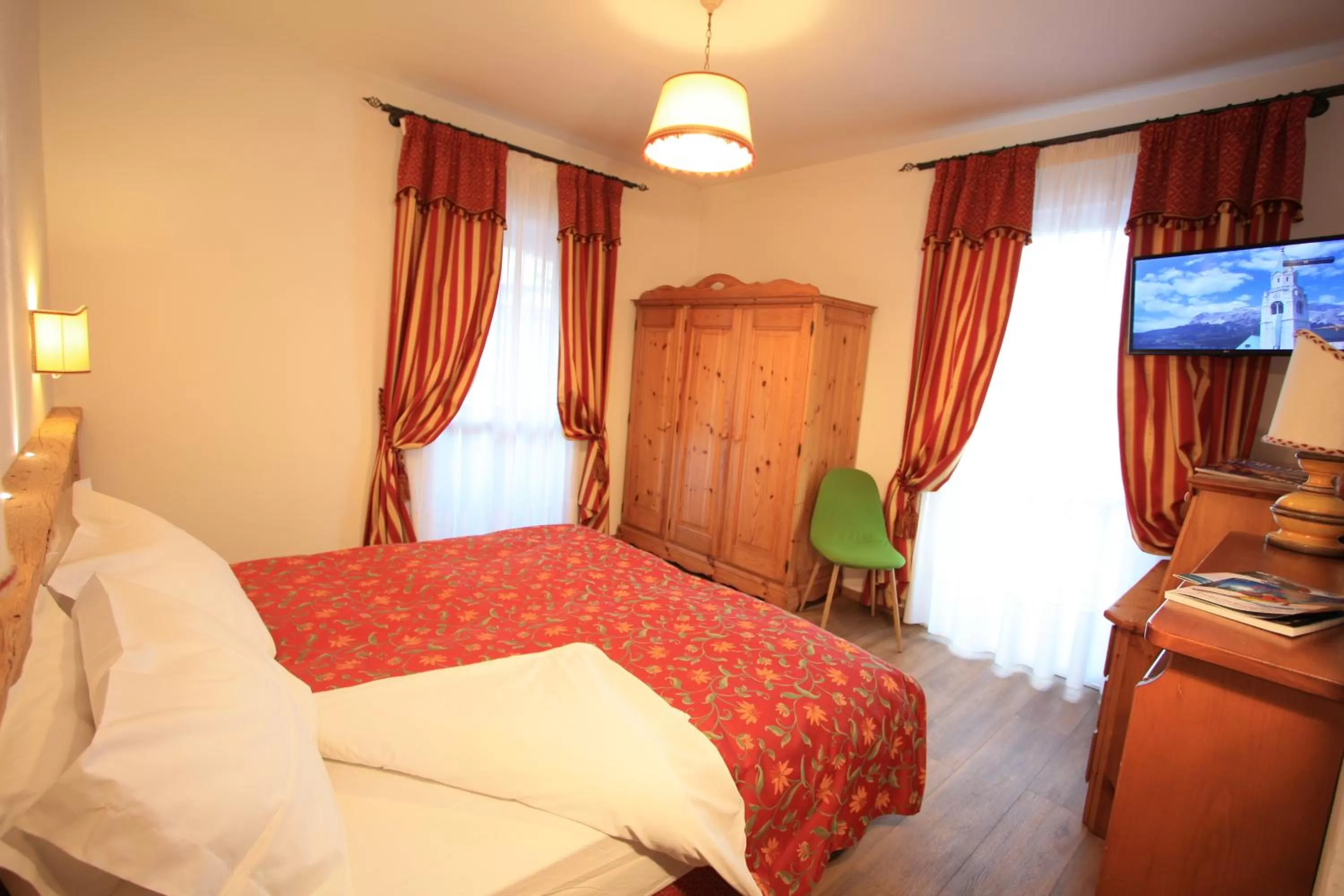 Photo of the whole room, Bed in Hotel Trieste