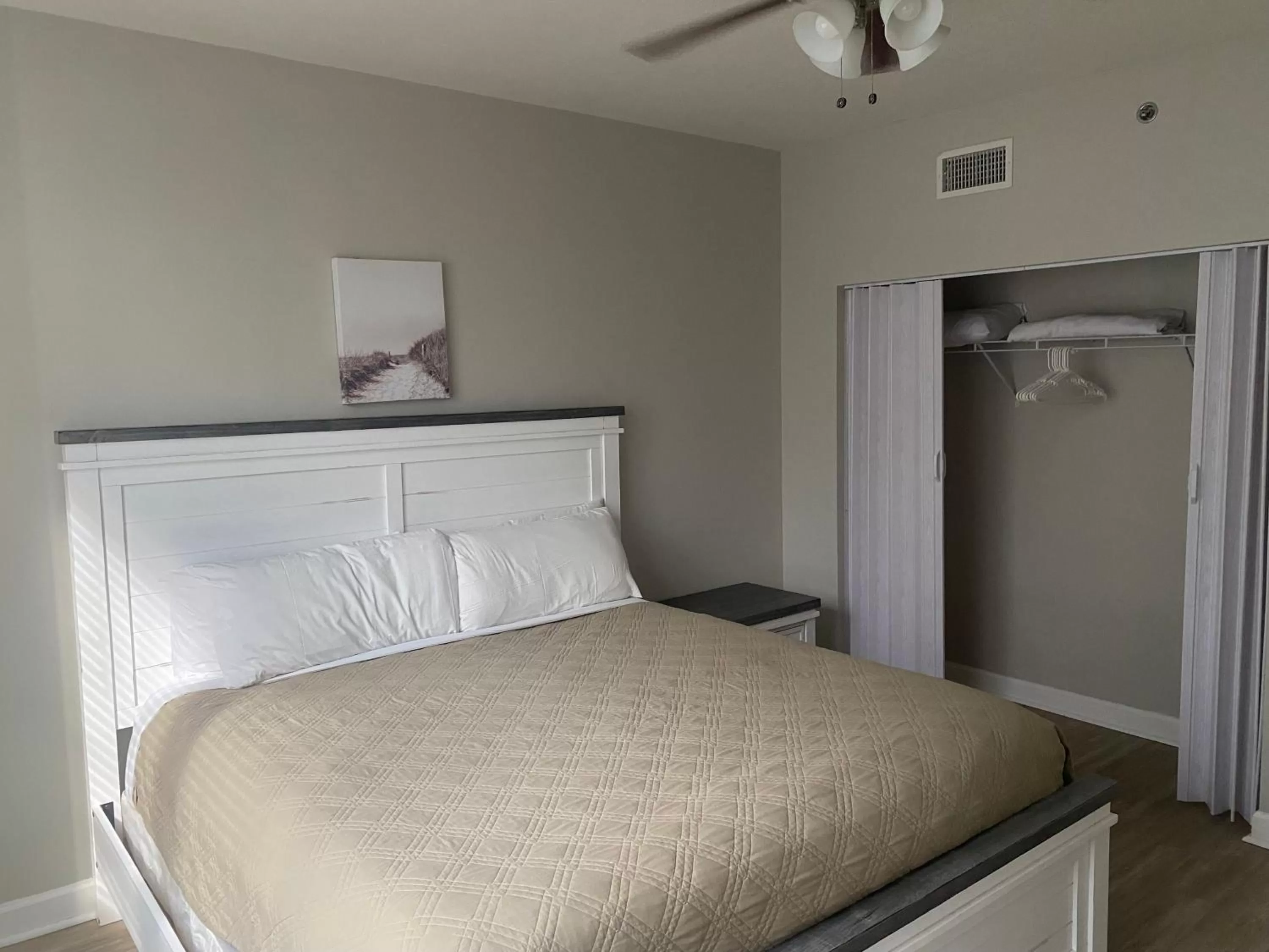 Bedroom, Bed in Shores of Panama Resort