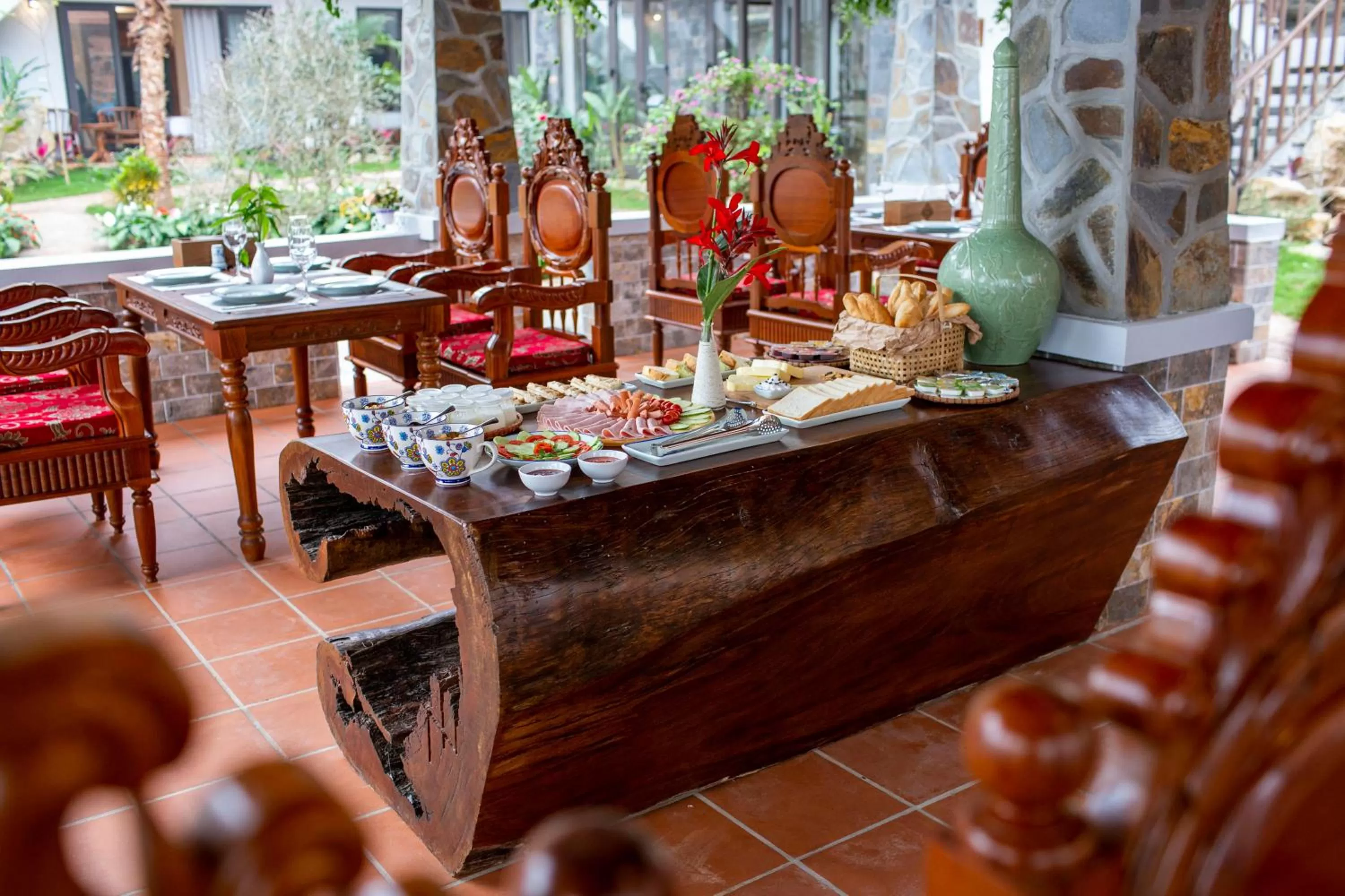 Restaurant/places to eat in Bai Dinh Garden Resort & Spa