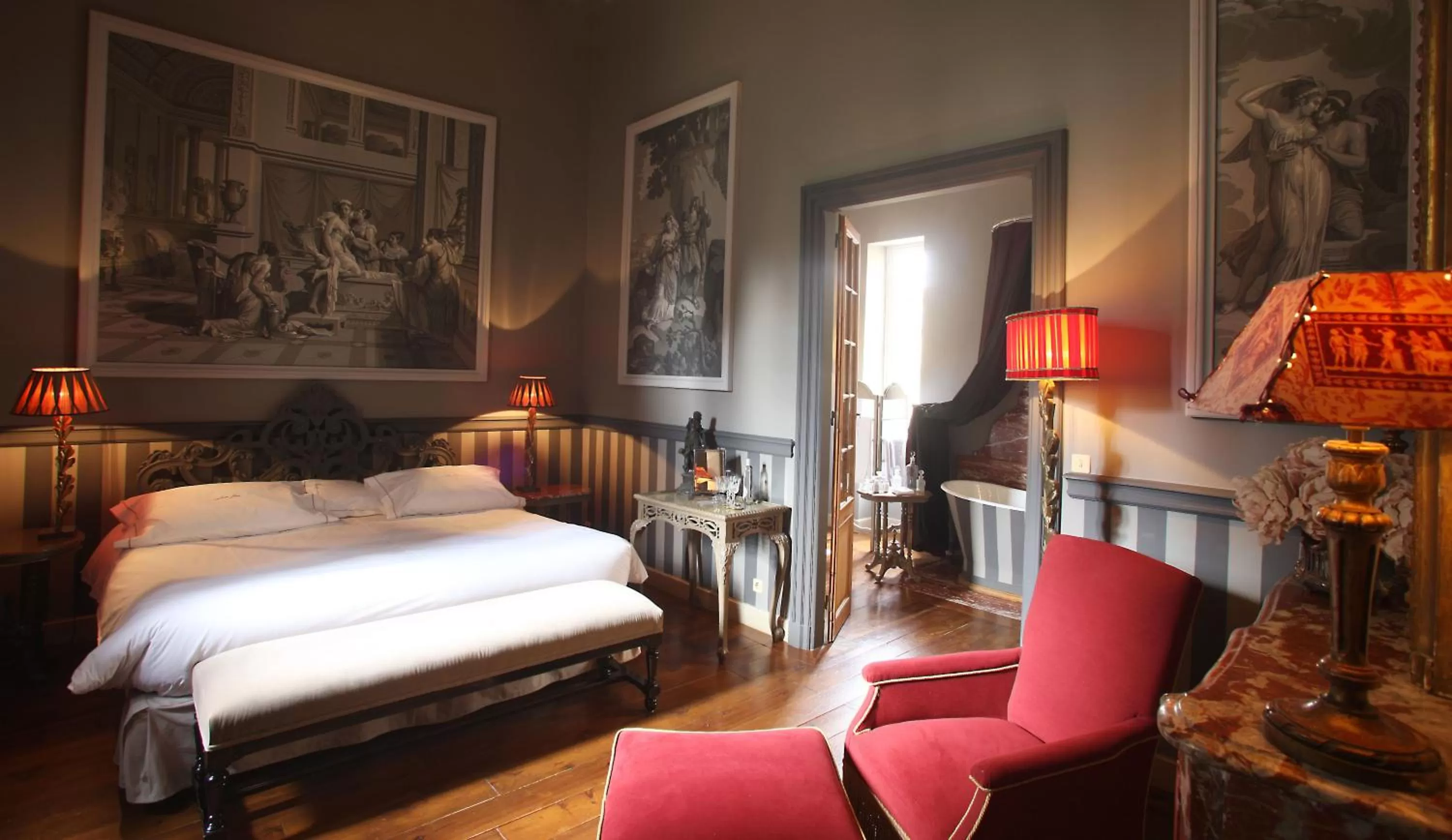 Photo of the whole room, Bed in Jardins Secrets