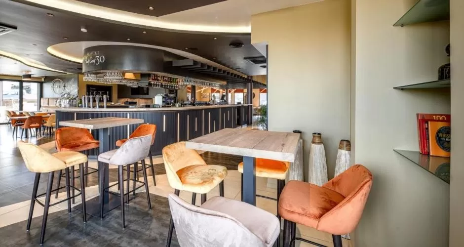 Restaurant/places to eat in Hotel Le 830 Namur