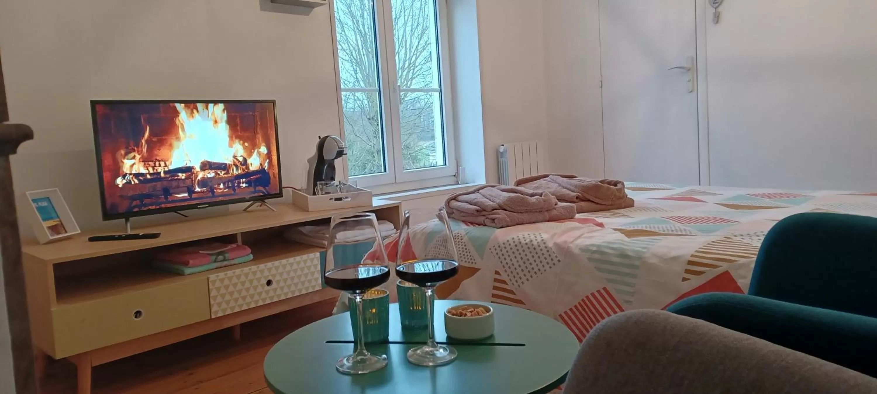 TV and multimedia, TV/Entertainment Center in La Carte Postale