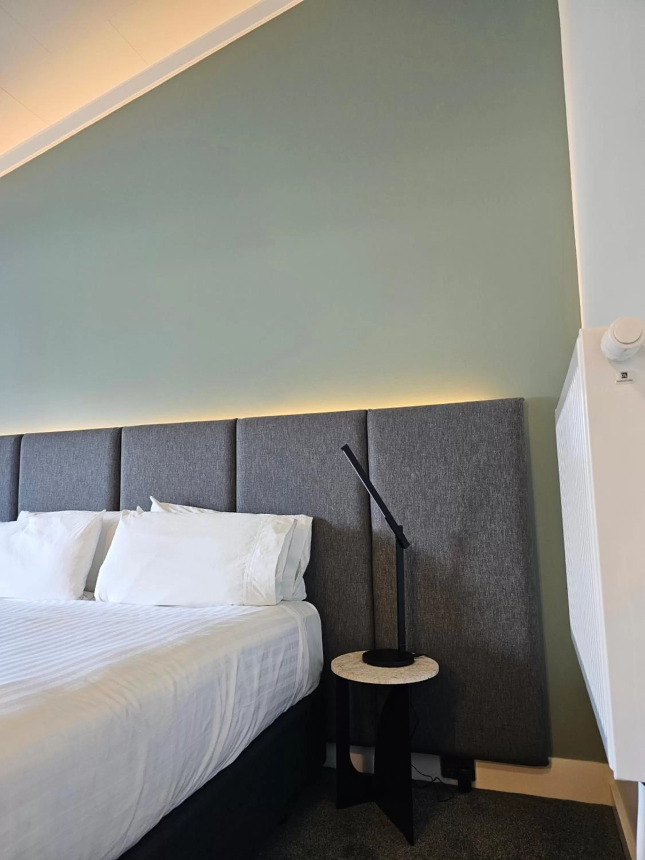 Bedroom, Bed in The Avenue