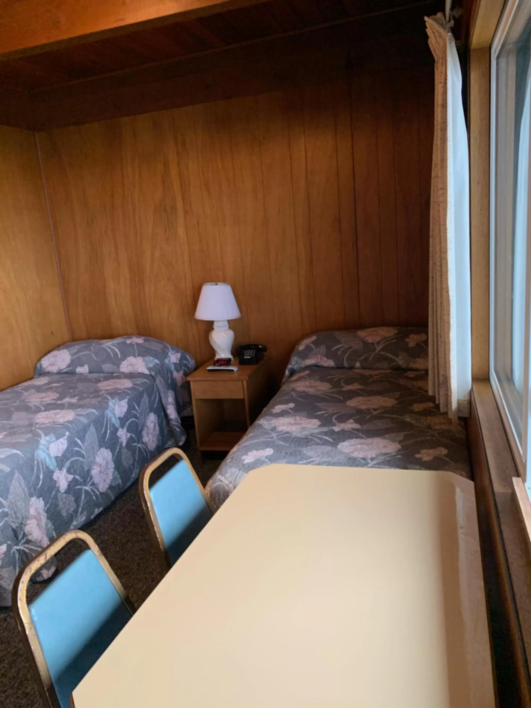 Bed in Curley's Resort & Dive Center