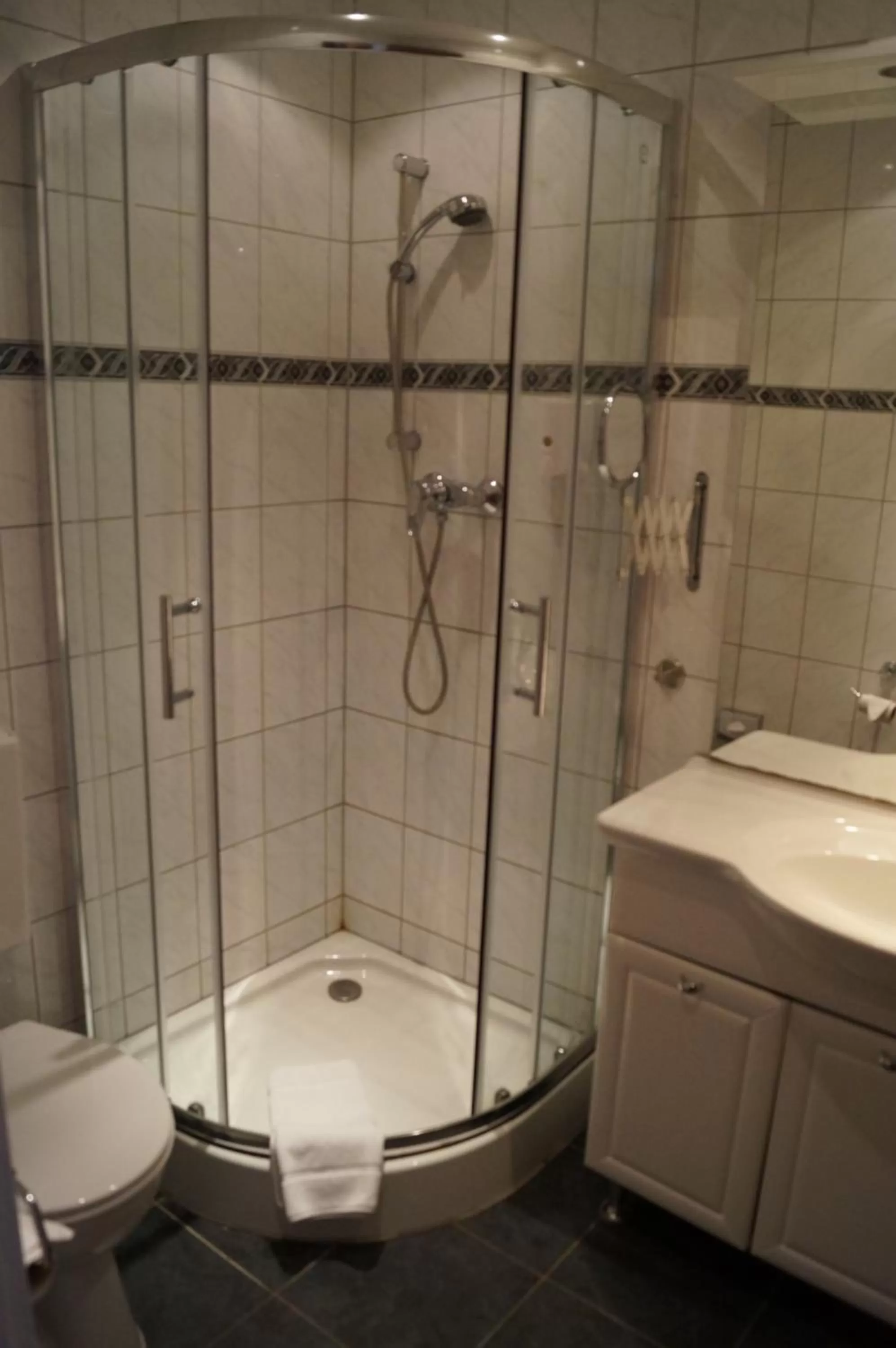 Shower in Hotel Boos