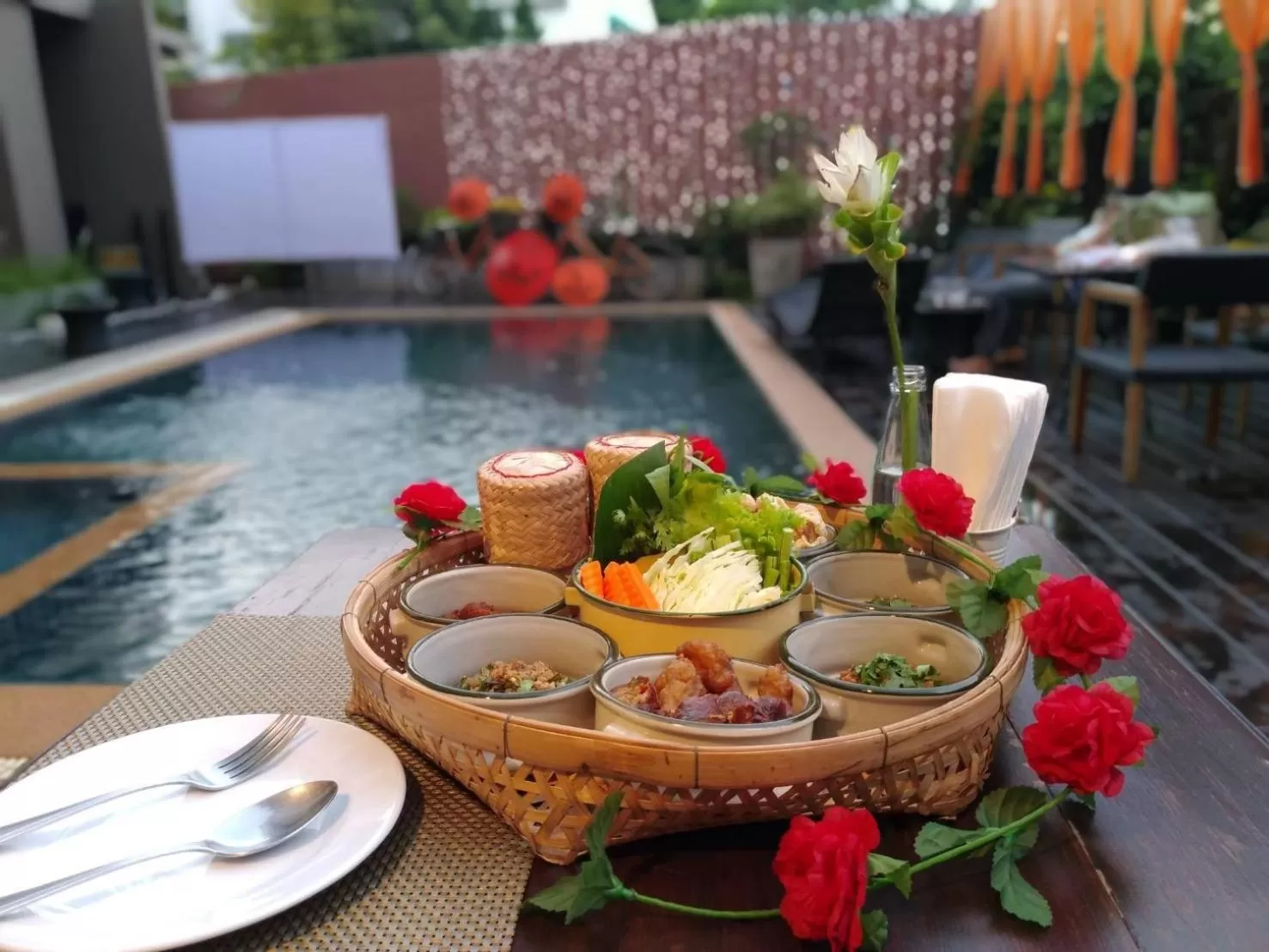 Restaurant/places to eat in Cmor Nimman by Recall Hotels