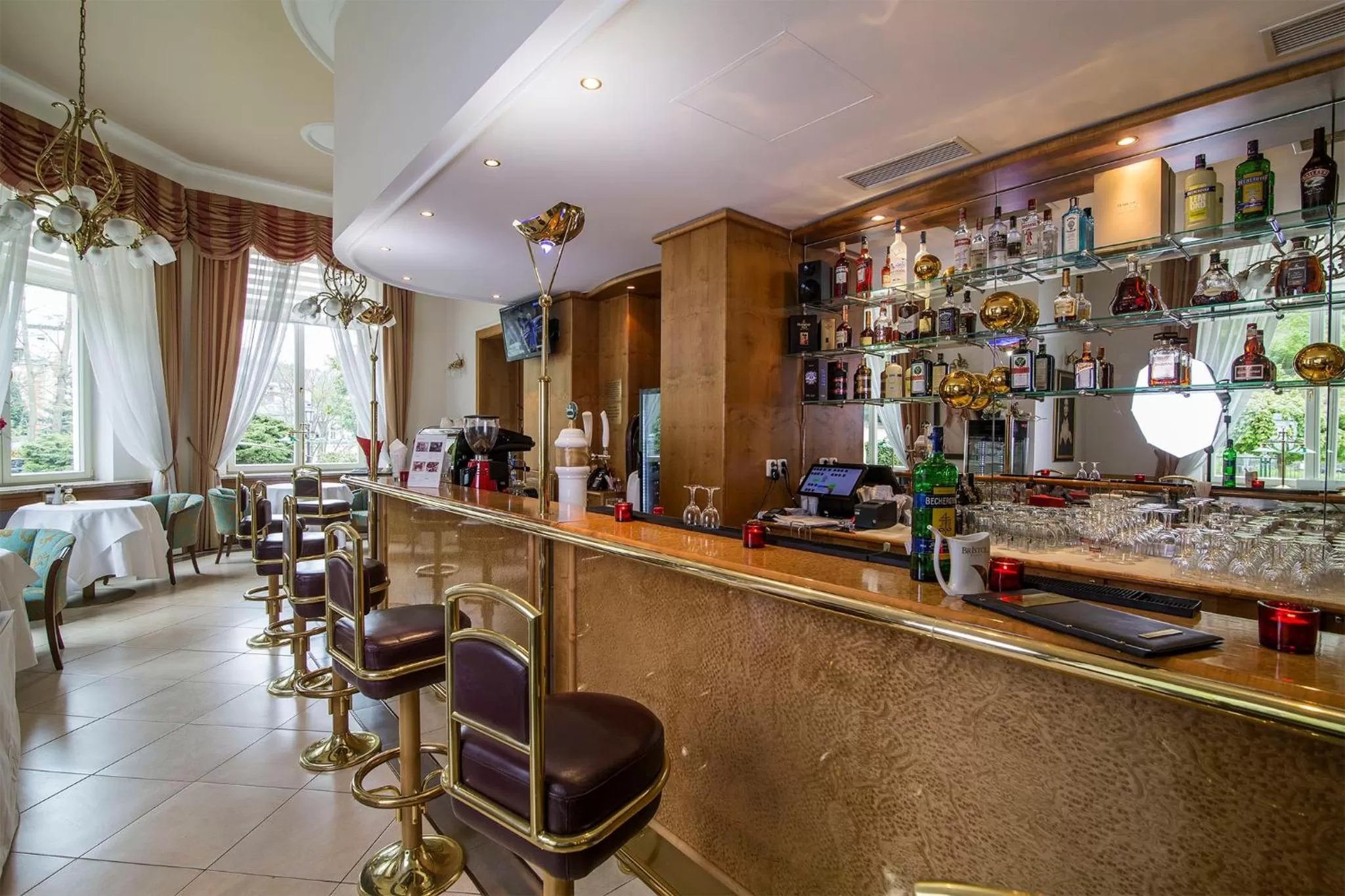 Lounge or bar in Bristol Vila Tereza