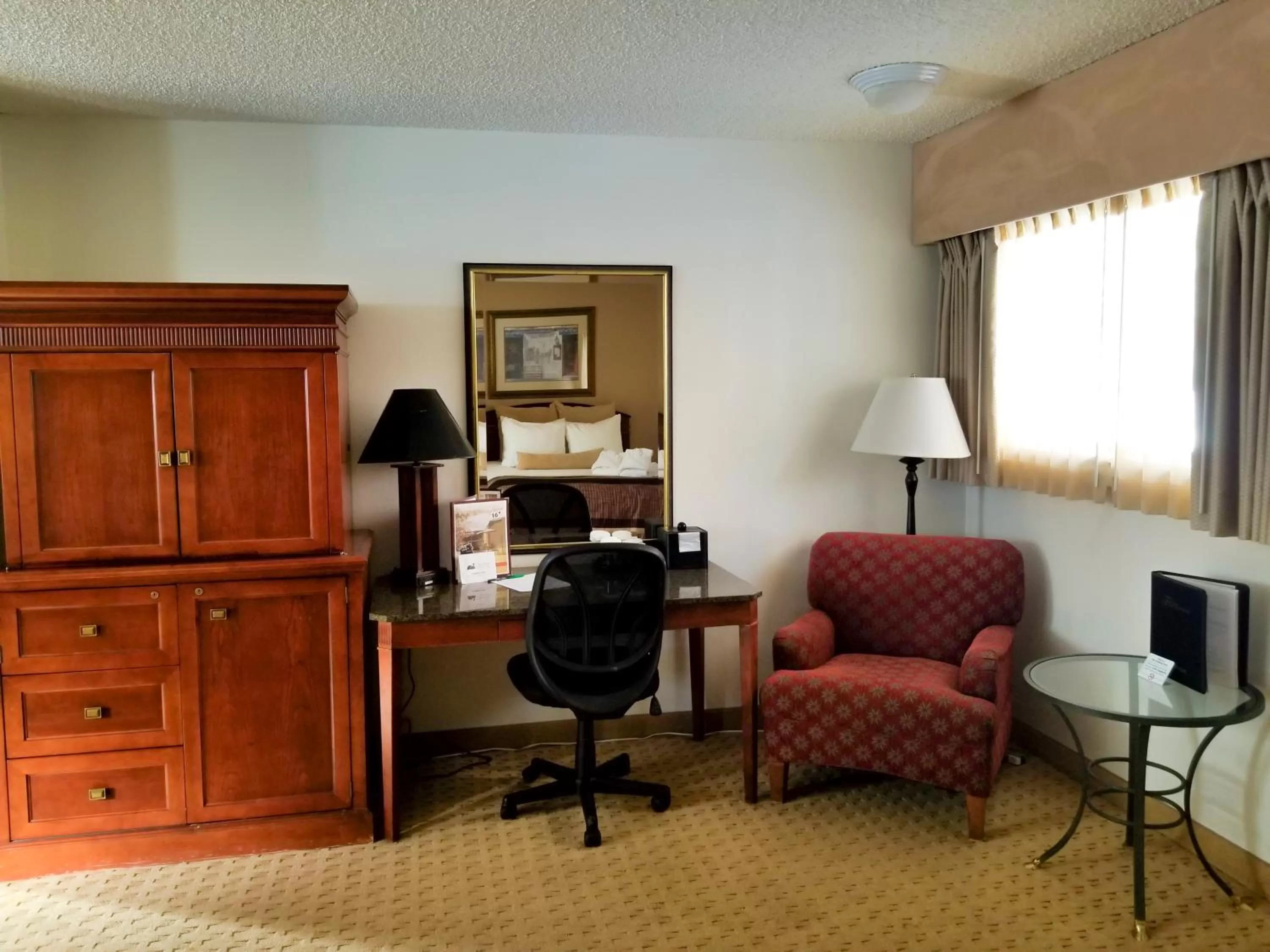 Seating area in Twin Peaks Lodge & Hot Springs