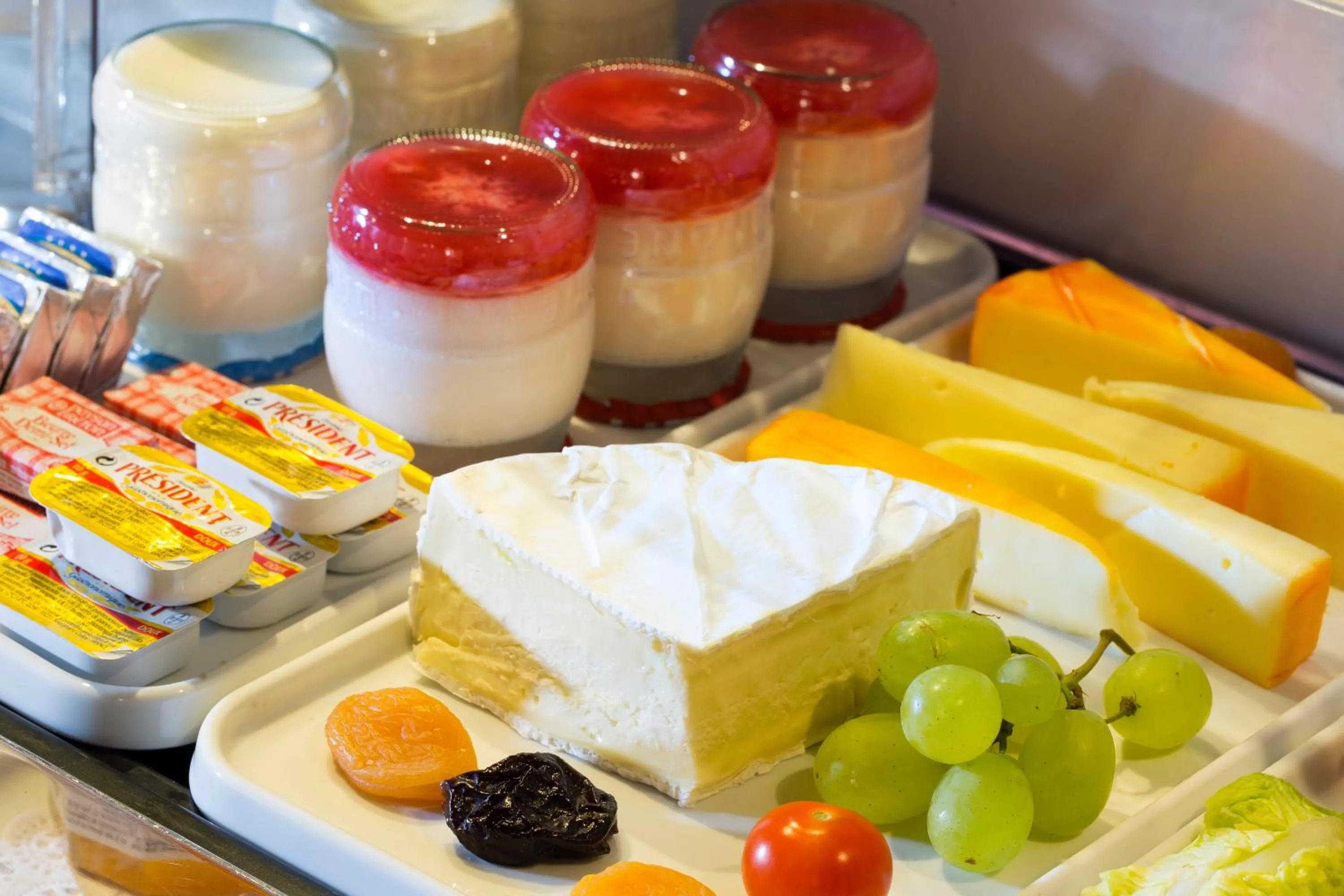 Food and drinks in Lion d'Or Paris Hotel