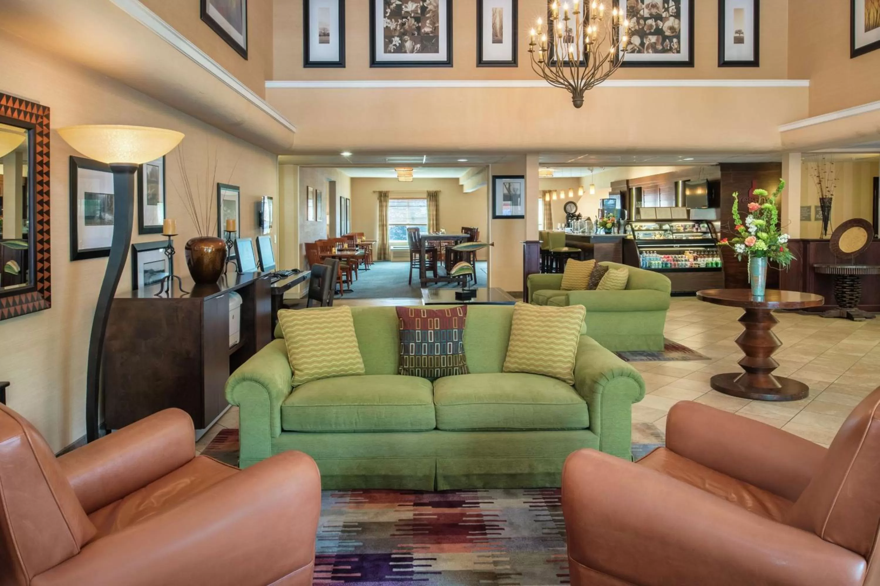 Lobby or reception in DoubleTree by Hilton Portland - Beaverton
