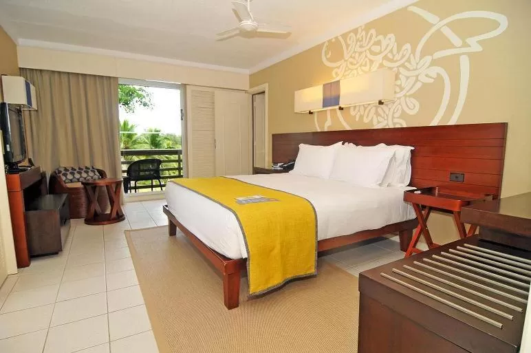 Bed in Holiday Inn Resort Vanuatu by IHG