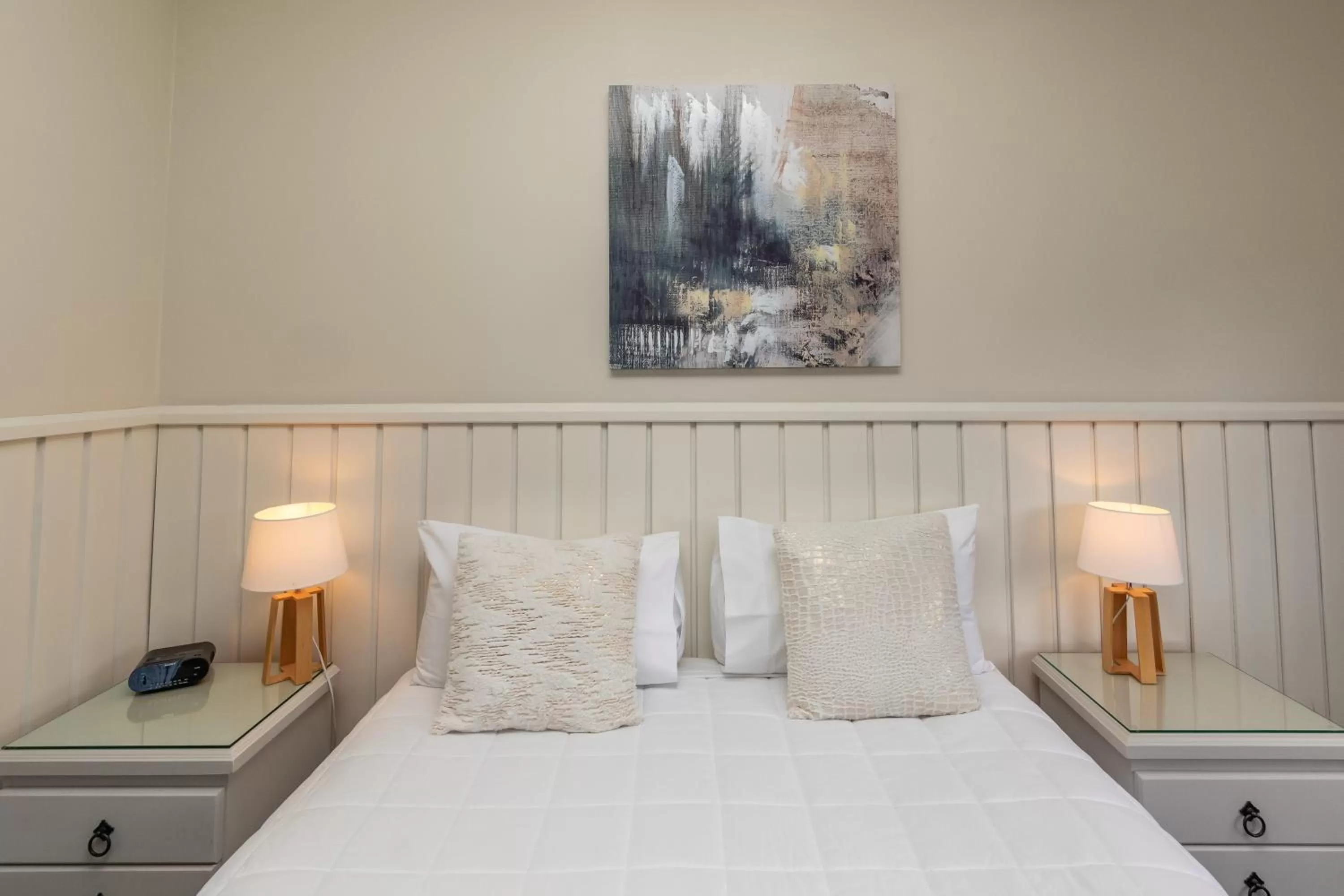 Bedroom, Bed in ASURE Explorer Motel & Apartments