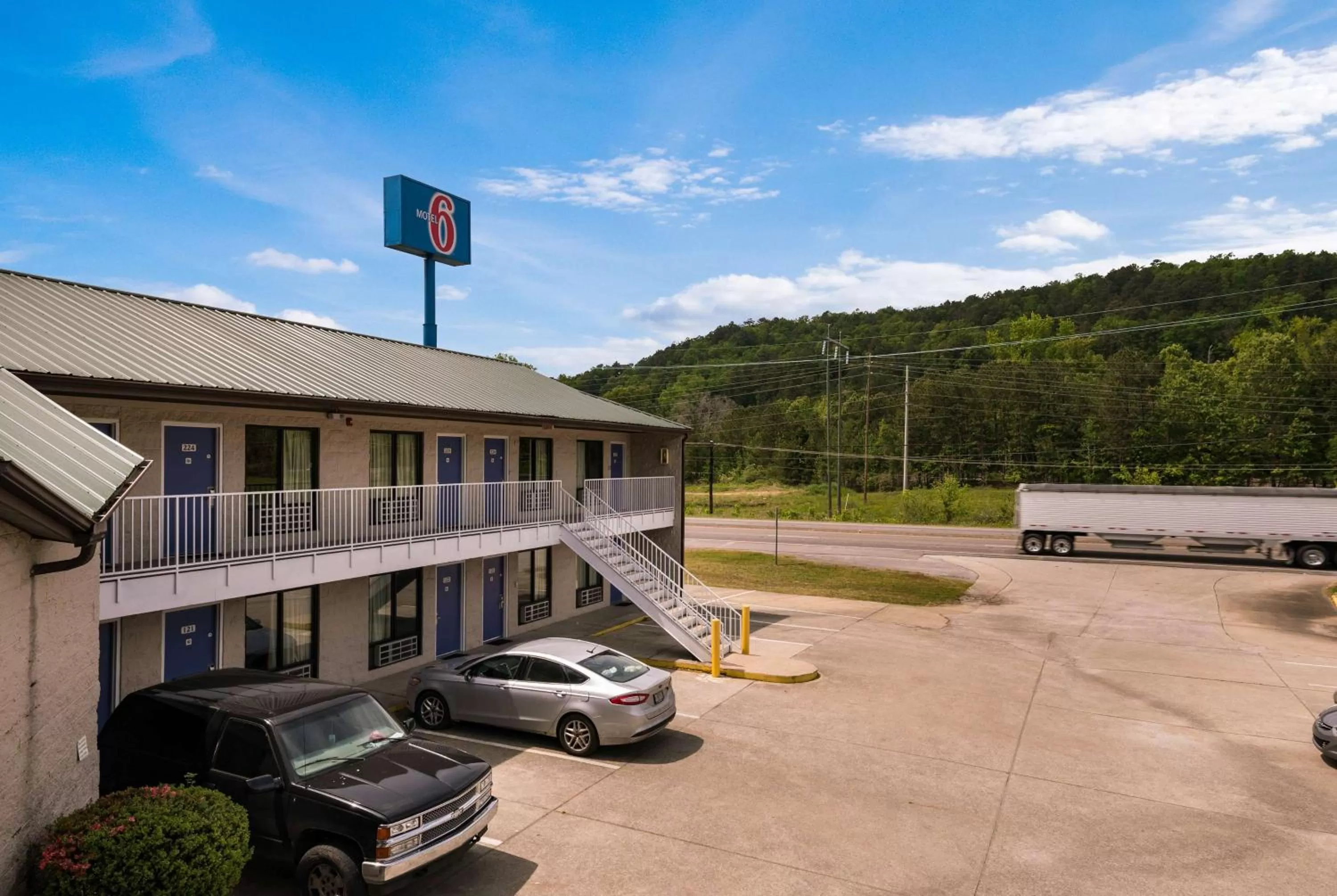 Property building in Motel 6-Attalla, AL