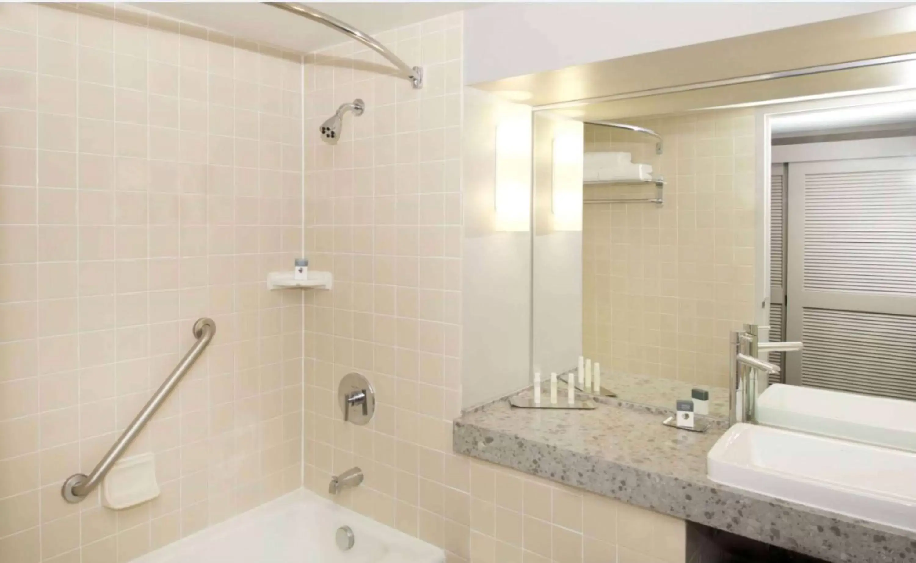 Double Room with Two Double Beds in DoubleTree by Hilton Bloomington Minneapolis South Double Room with Two Double Beds in DoubleTree by Hilton Bloomington Minneapolis South