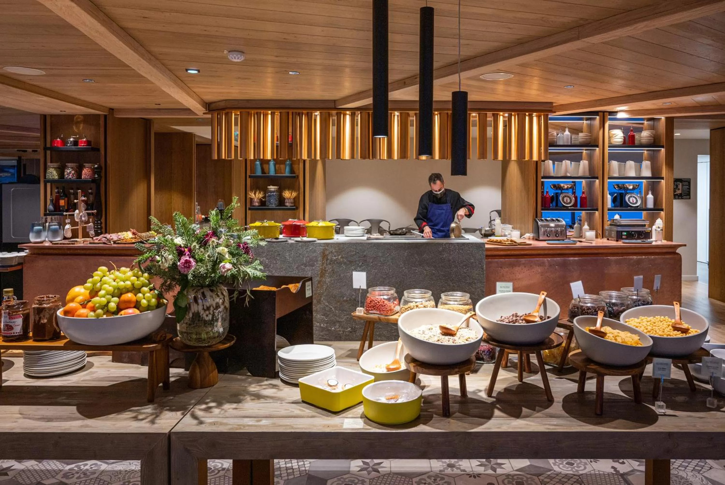 Restaurant/places to eat in Hôtel VoulezVous by Les Etincelles