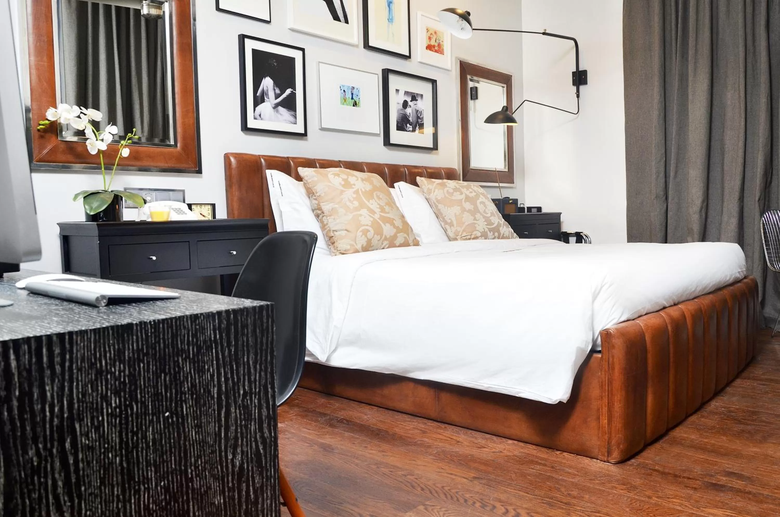 Photo of the whole room, Bed in Browns Boutique Hotel