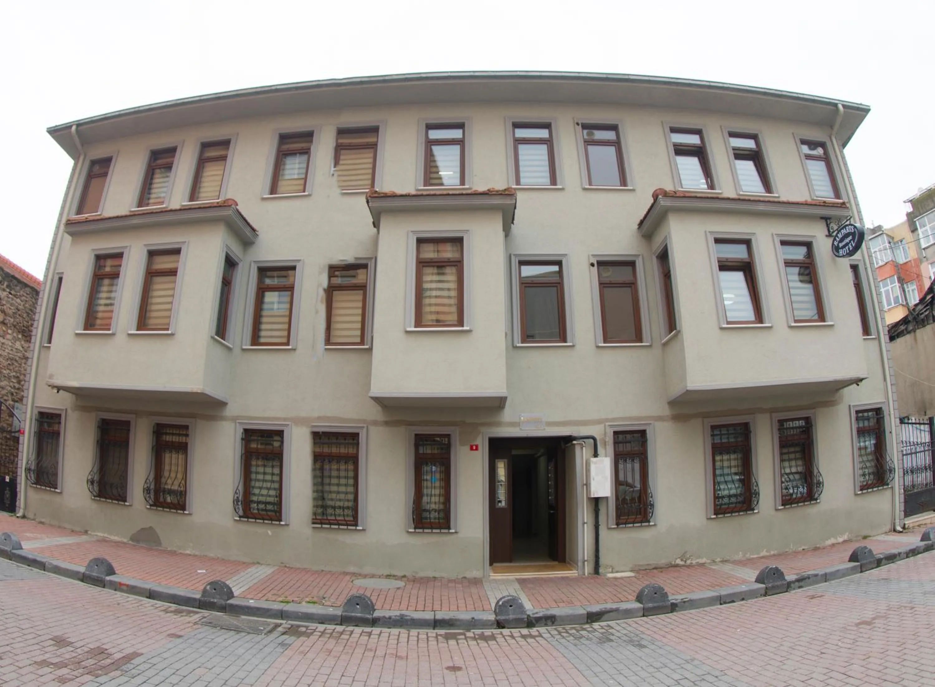 Facade/entrance in Ramparts Hotel