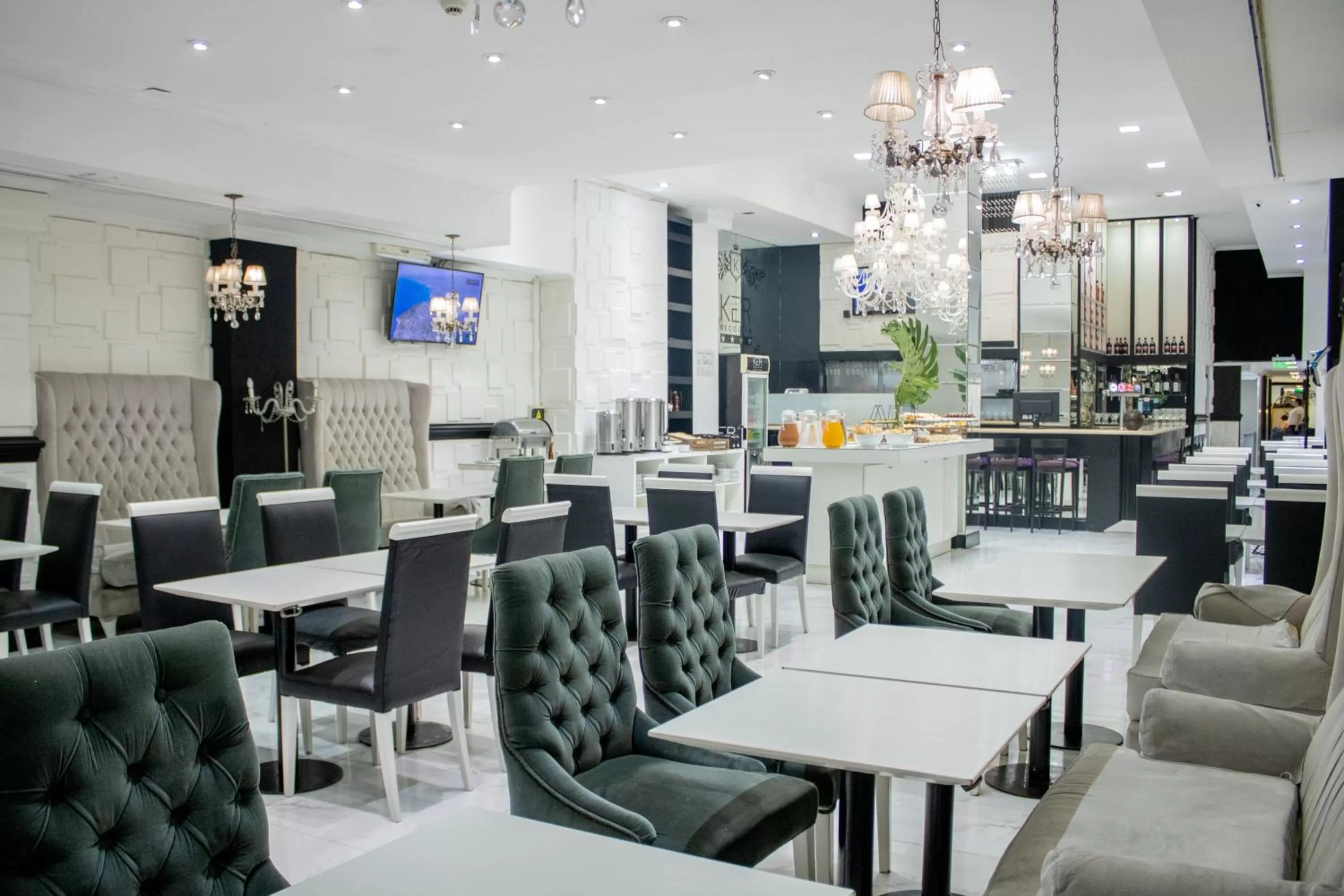 Restaurant/places to eat in Ker Recoleta Hotel