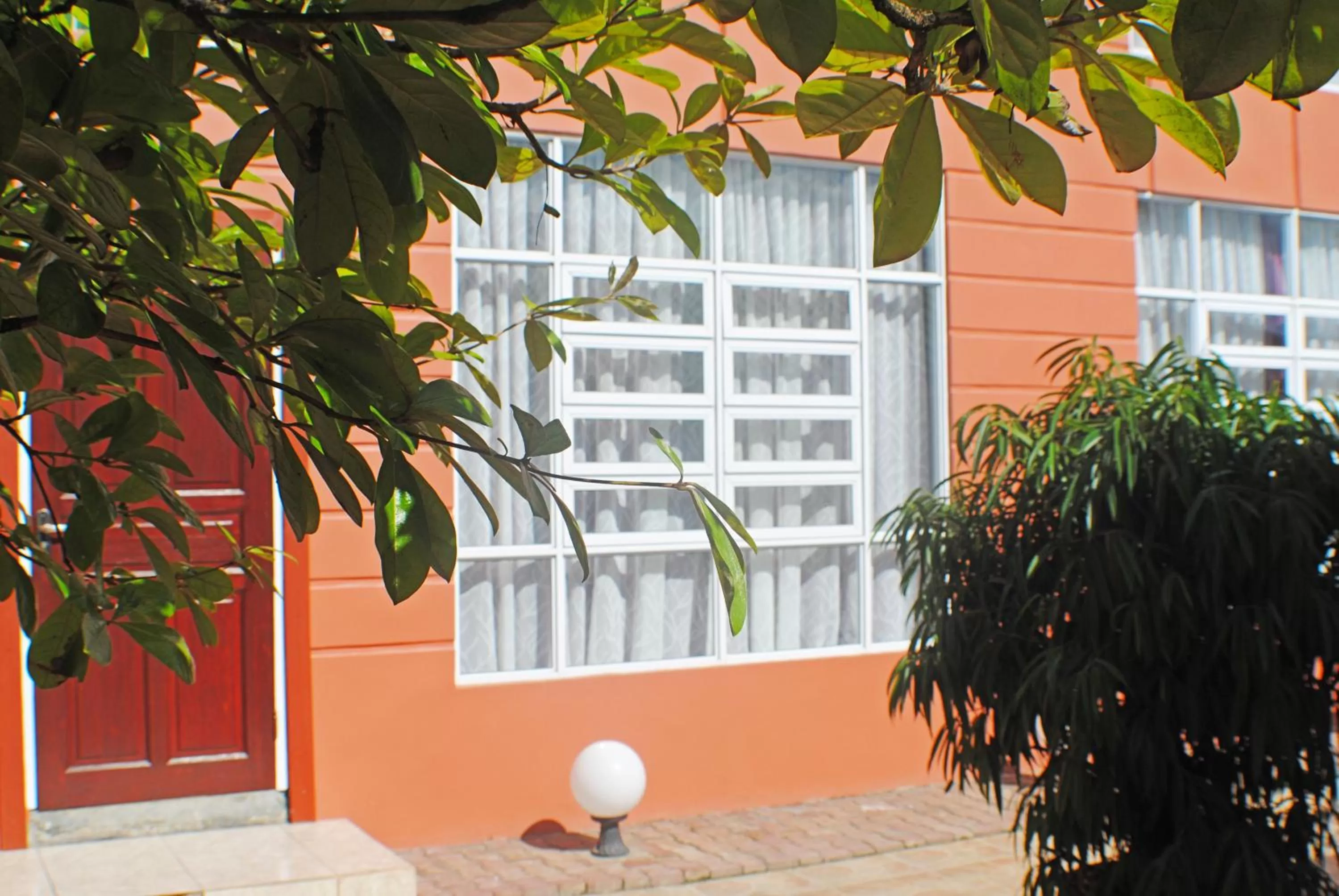 Facade/entrance, Property Building in Joah Inn Appartementen