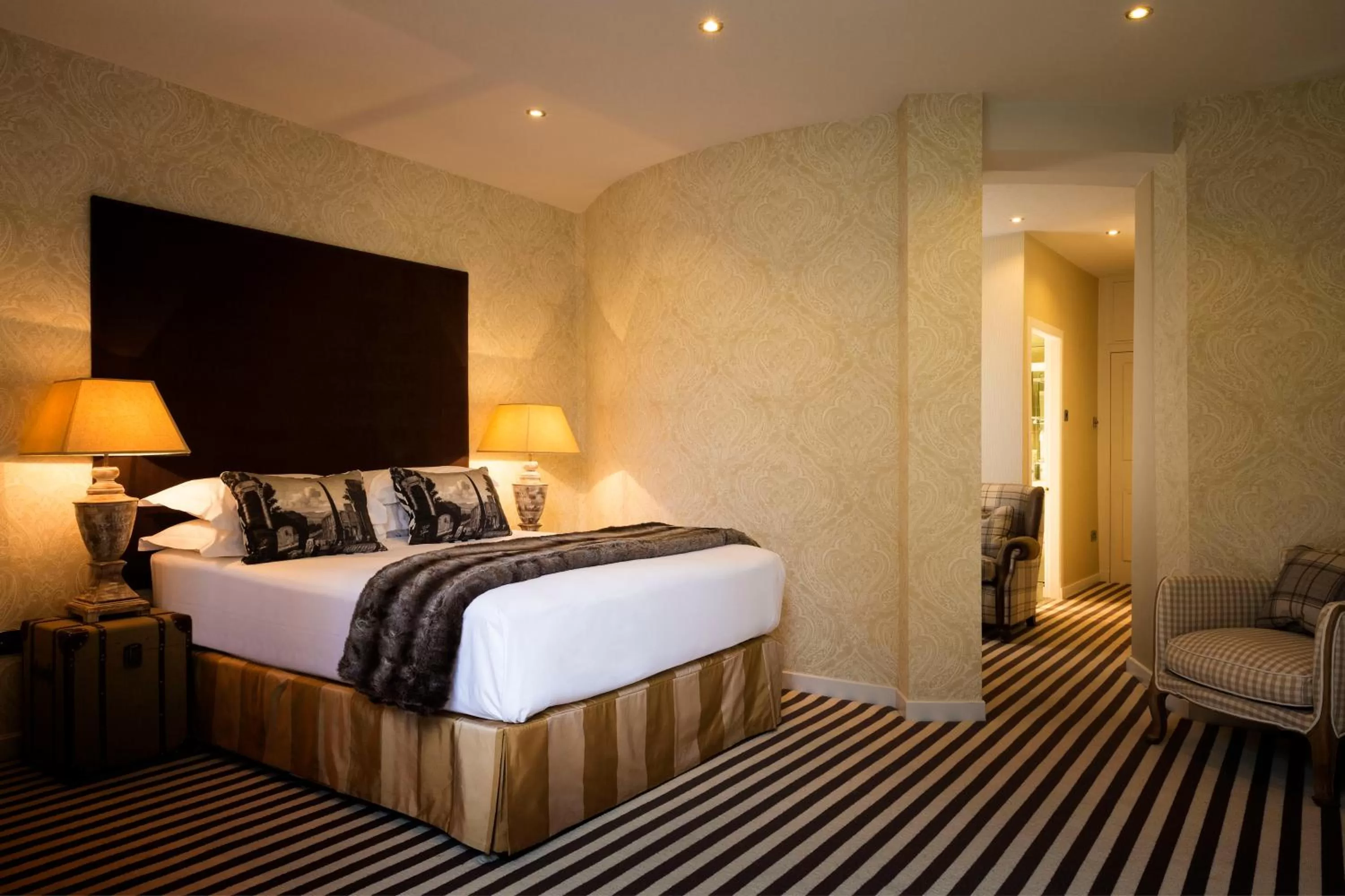 Photo of the whole room, Bed in Nira Caledonia