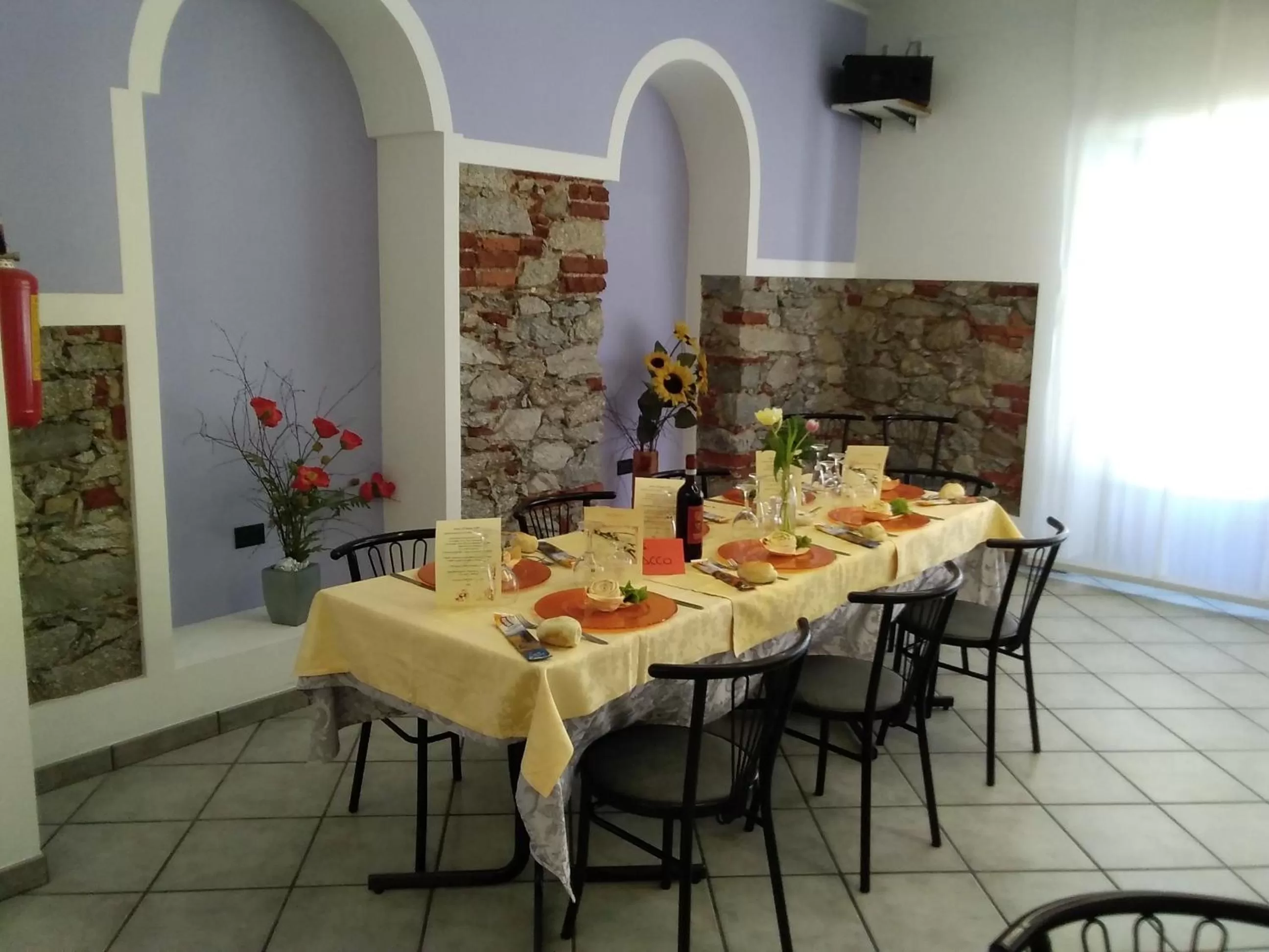 Communal lounge/ TV room, Restaurant/Places to Eat in Albergo Roma