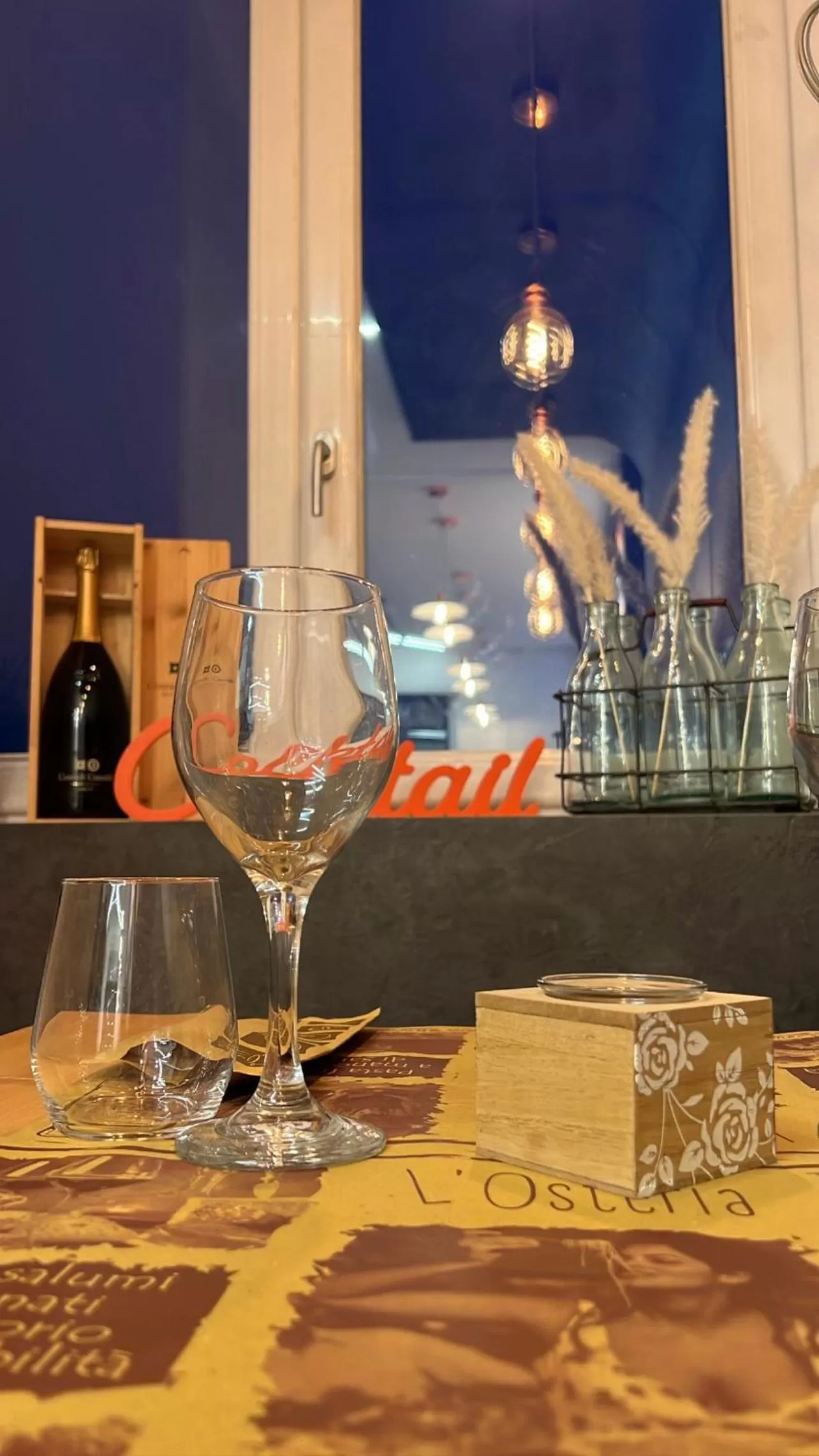 Restaurant/places to eat in Rainbow Hotel Depandance Joli