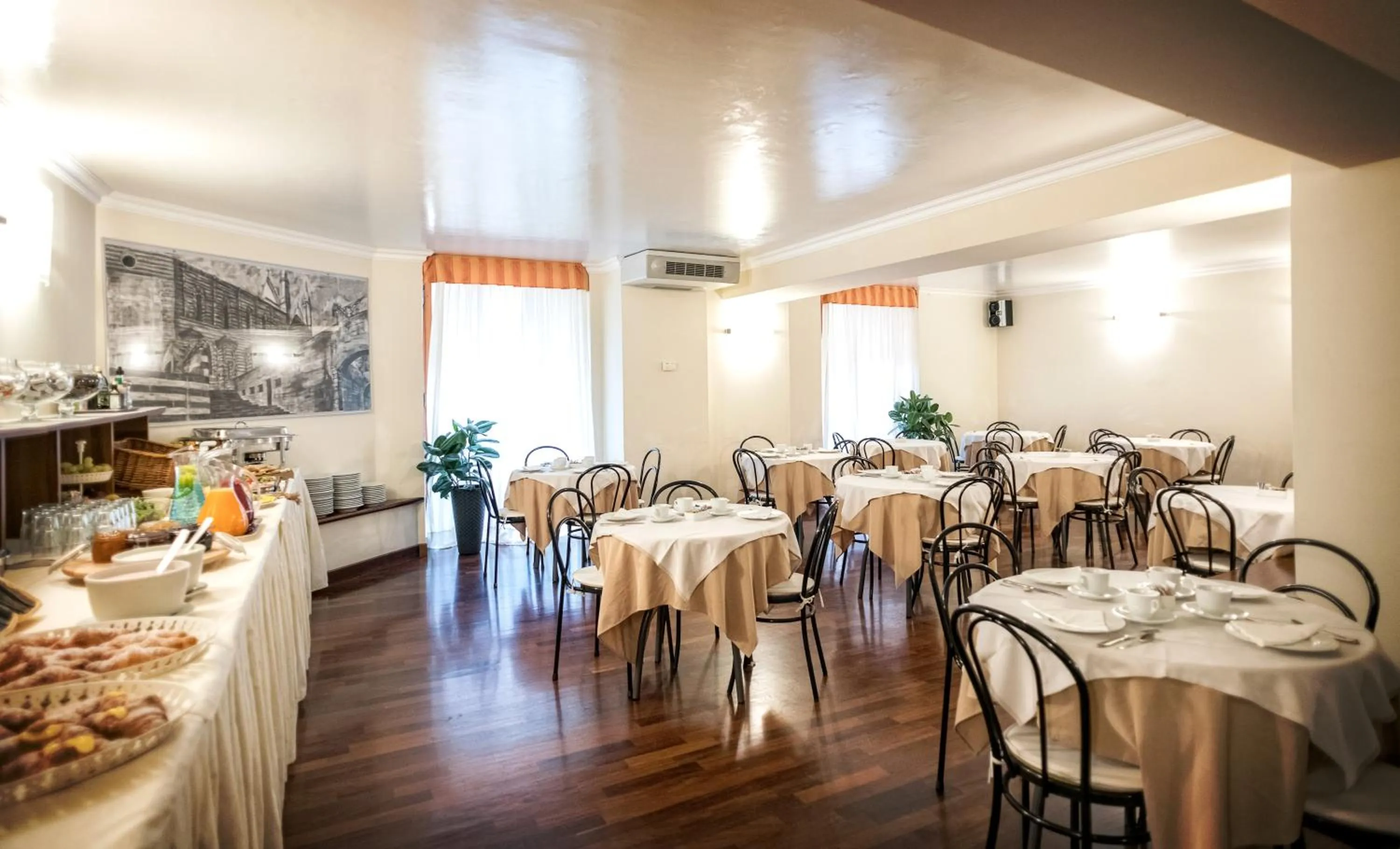 Restaurant/places to eat in Grand Hotel Italia