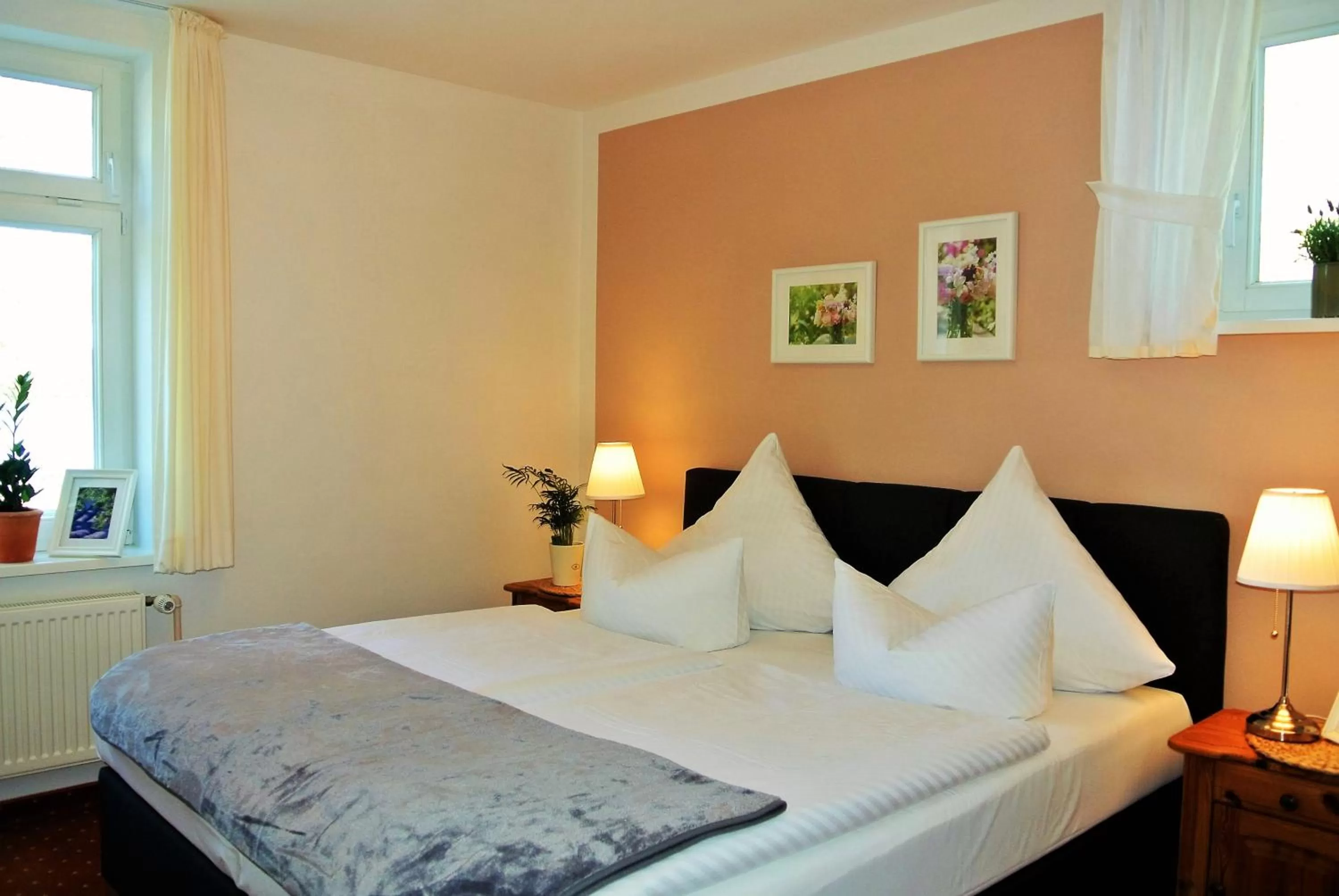 Photo of the whole room, Bed in Seehotel Lindenhof