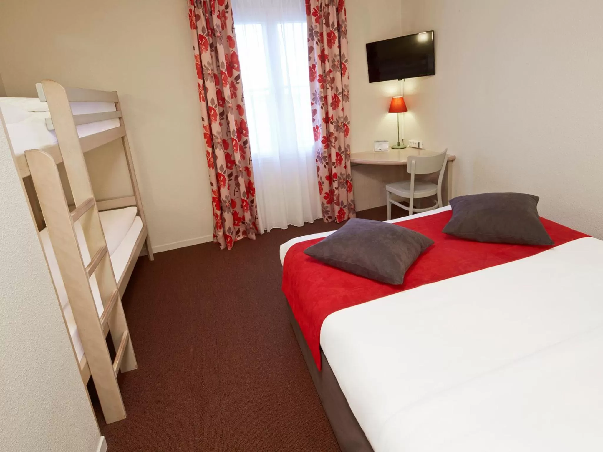 Bed in Campanile Val de France