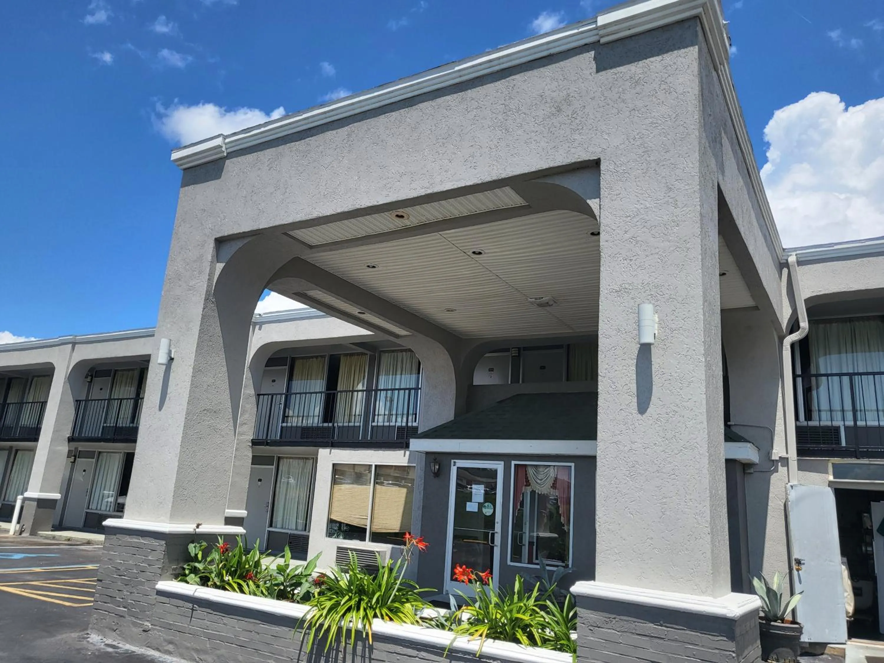 Property building in Econolodge