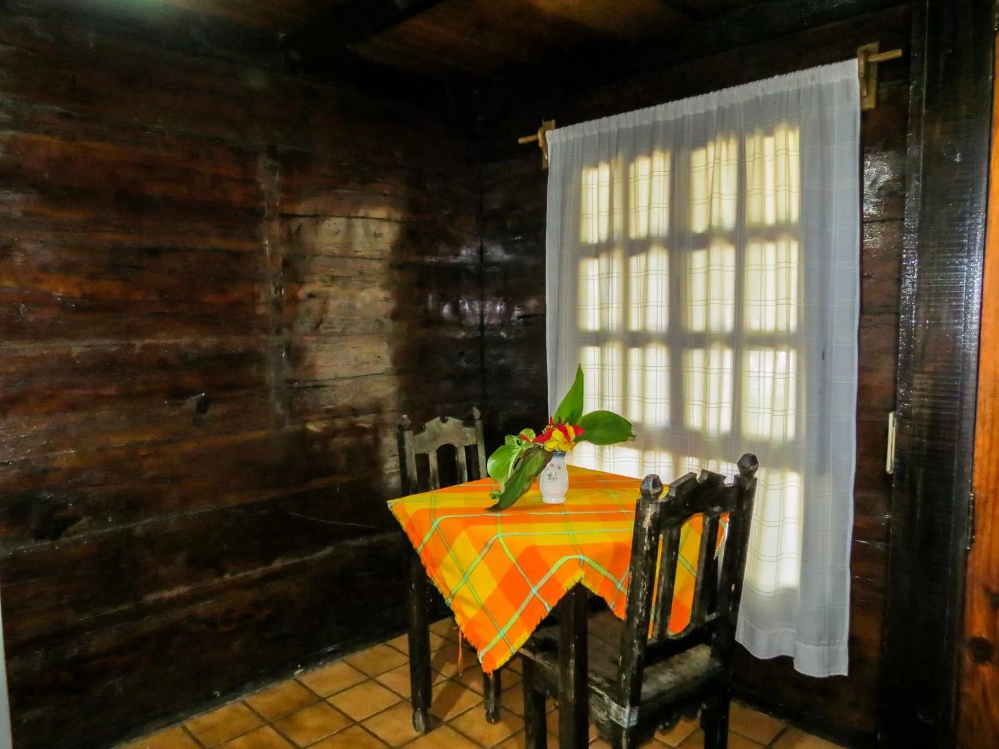 Dining Area in Cabañas Yunuén by Rotamundos
