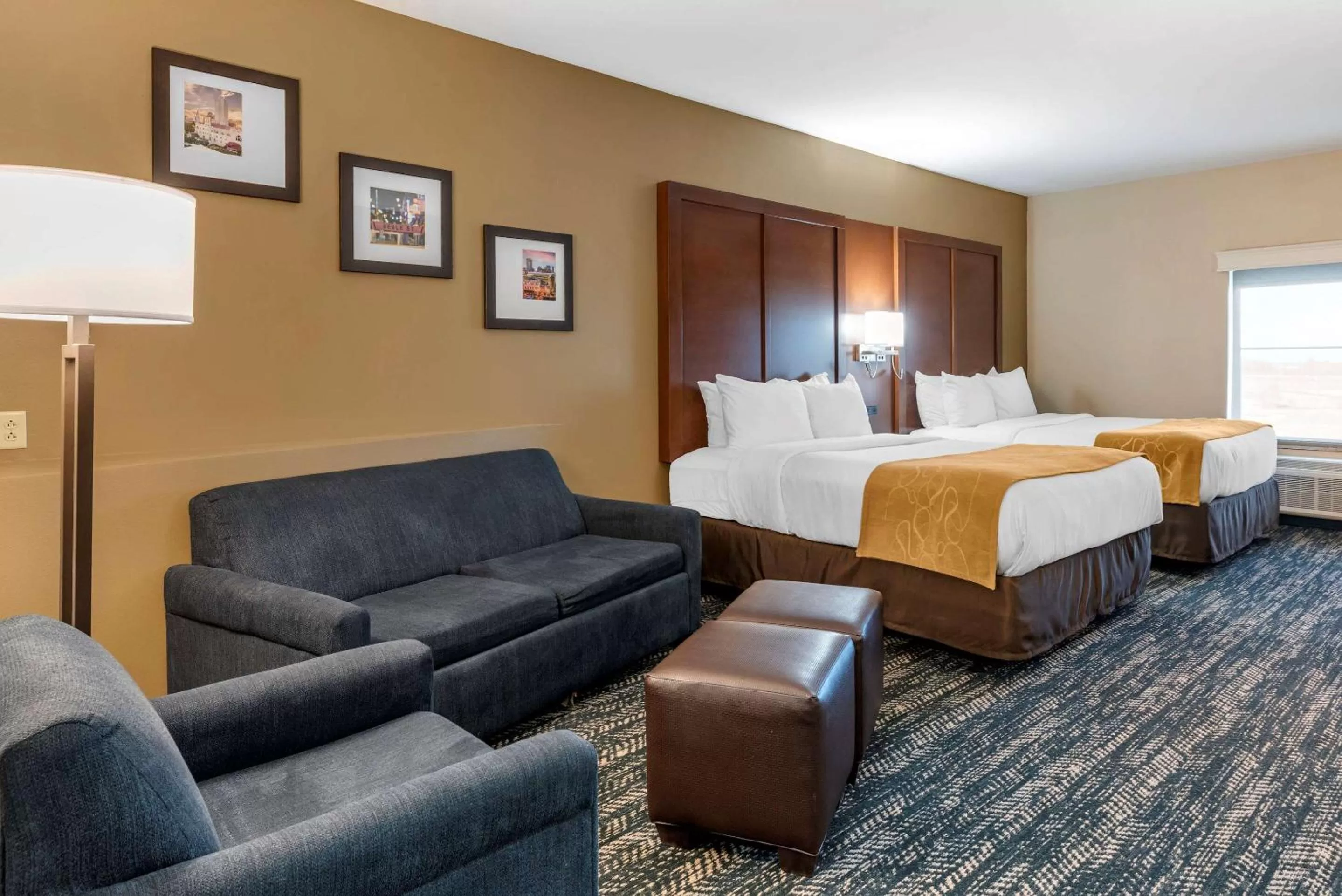 Photo of the whole room, Bed in Comfort Suites West Memphis I-40 I-55