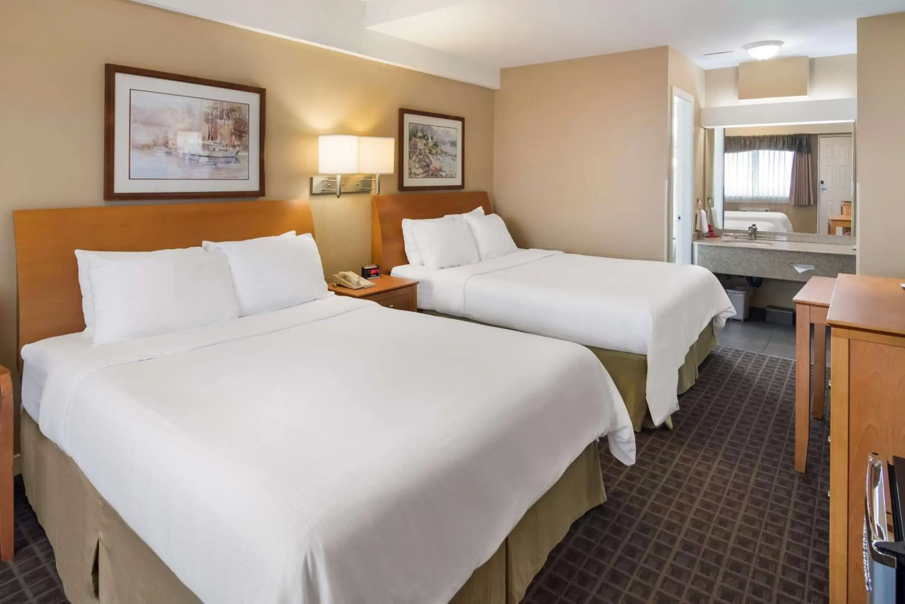 Double Room with Two Double Beds in SureStay Hotel by Best Western North Vancouver Capilano Double Room with Two Double Beds in SureStay Hotel by Best Western North Vancouver Capilano