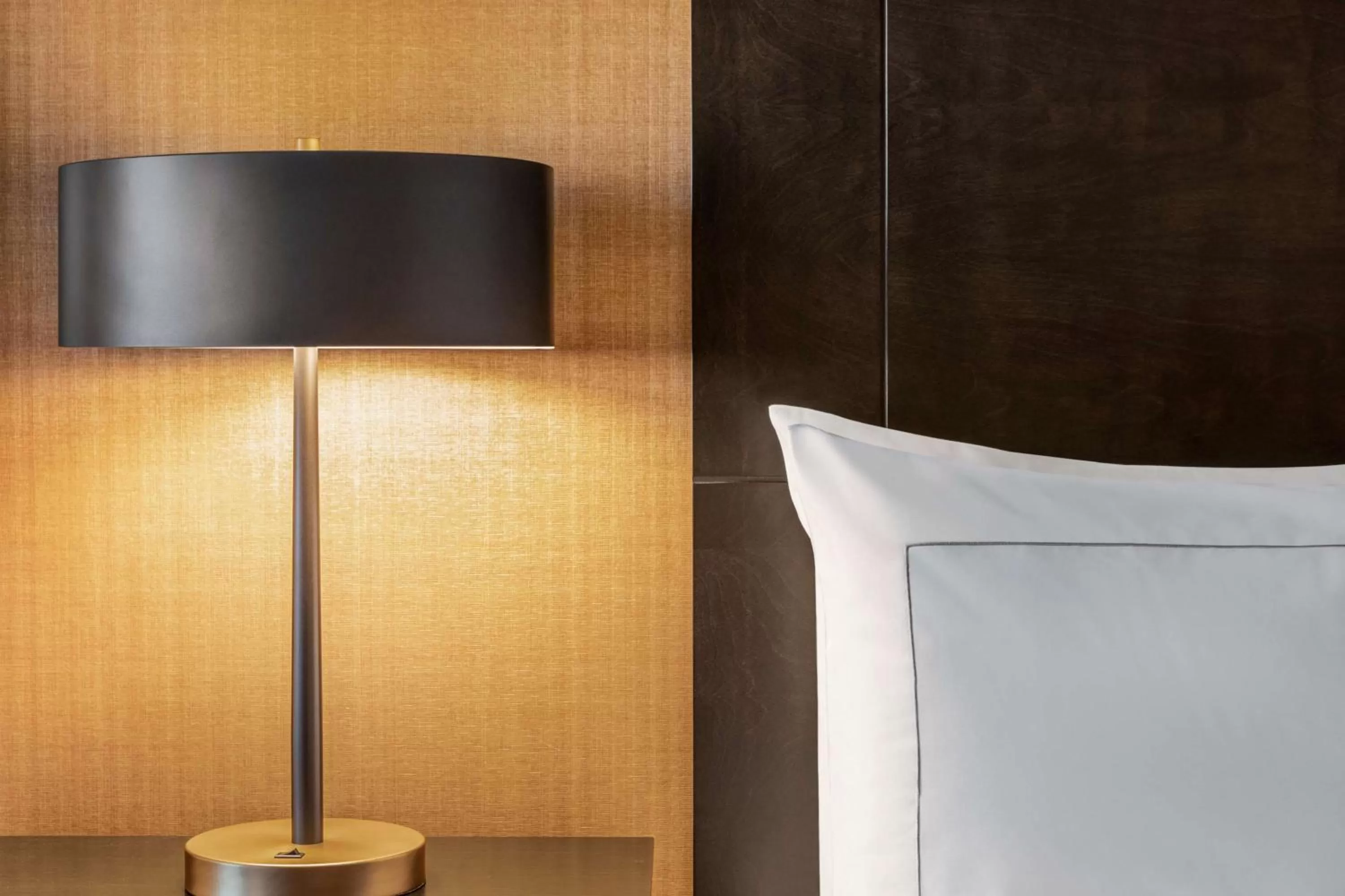 Bed in Doubletree By Hilton Pointe Claire Montreal Airport West