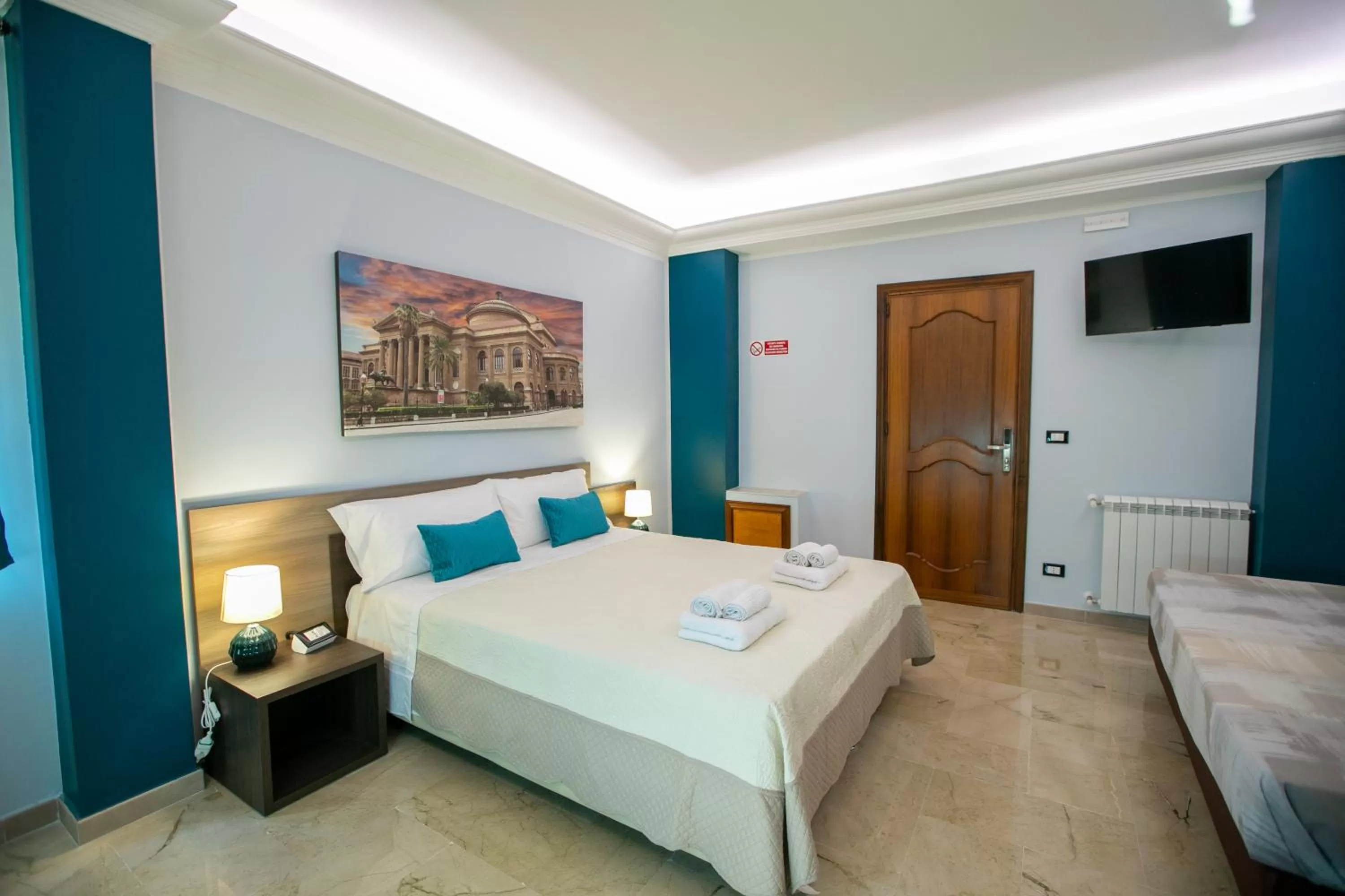 Photo of the whole room, Bed in B&B Azul