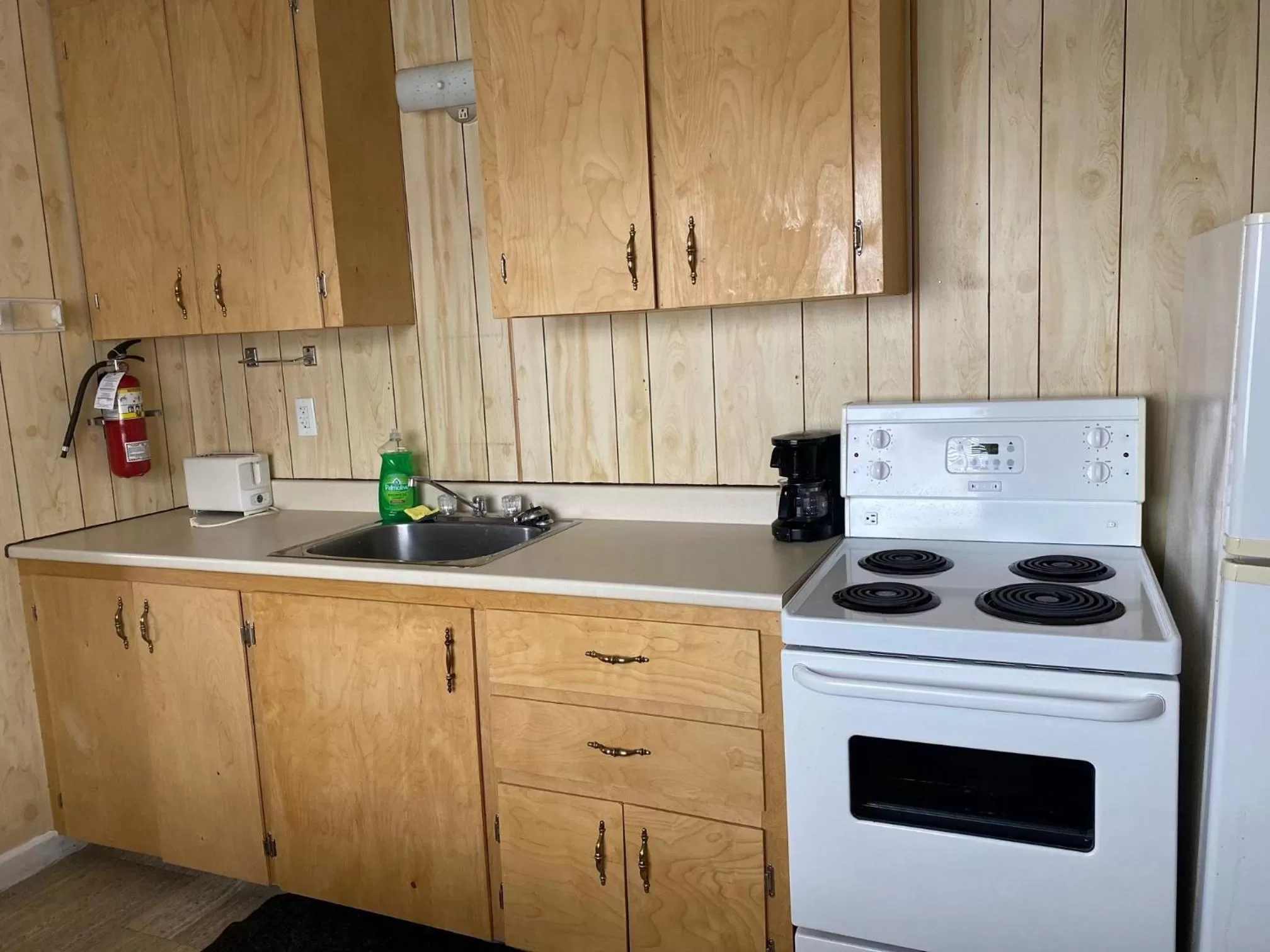 Kitchen or kitchenette in Novastar Motel On The Lake