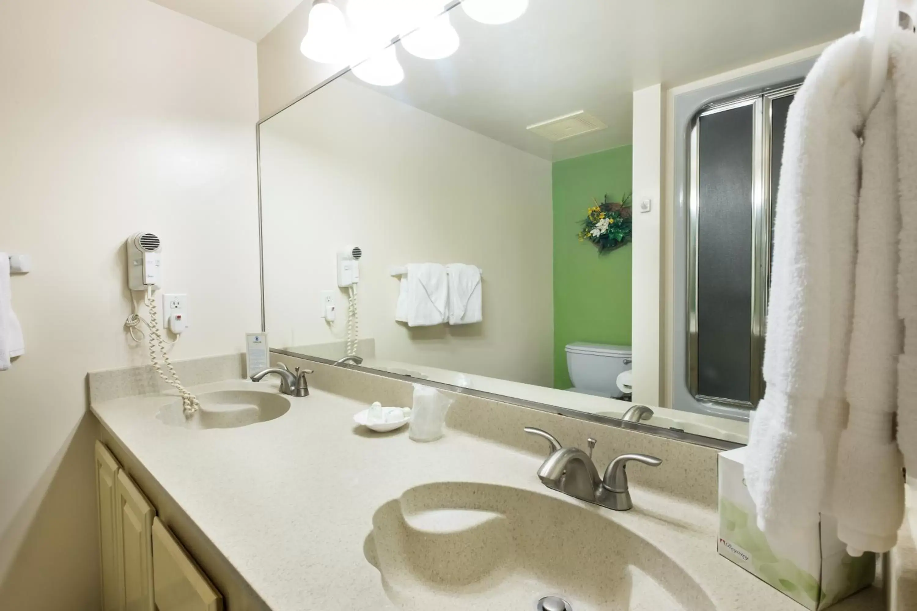 Queen Room in Kahana Falls Resort Queen Room in Kahana Falls Resort