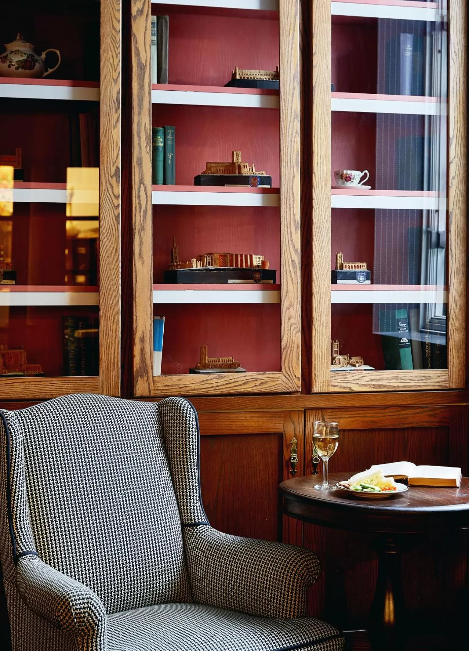 Library in White Swan Inn