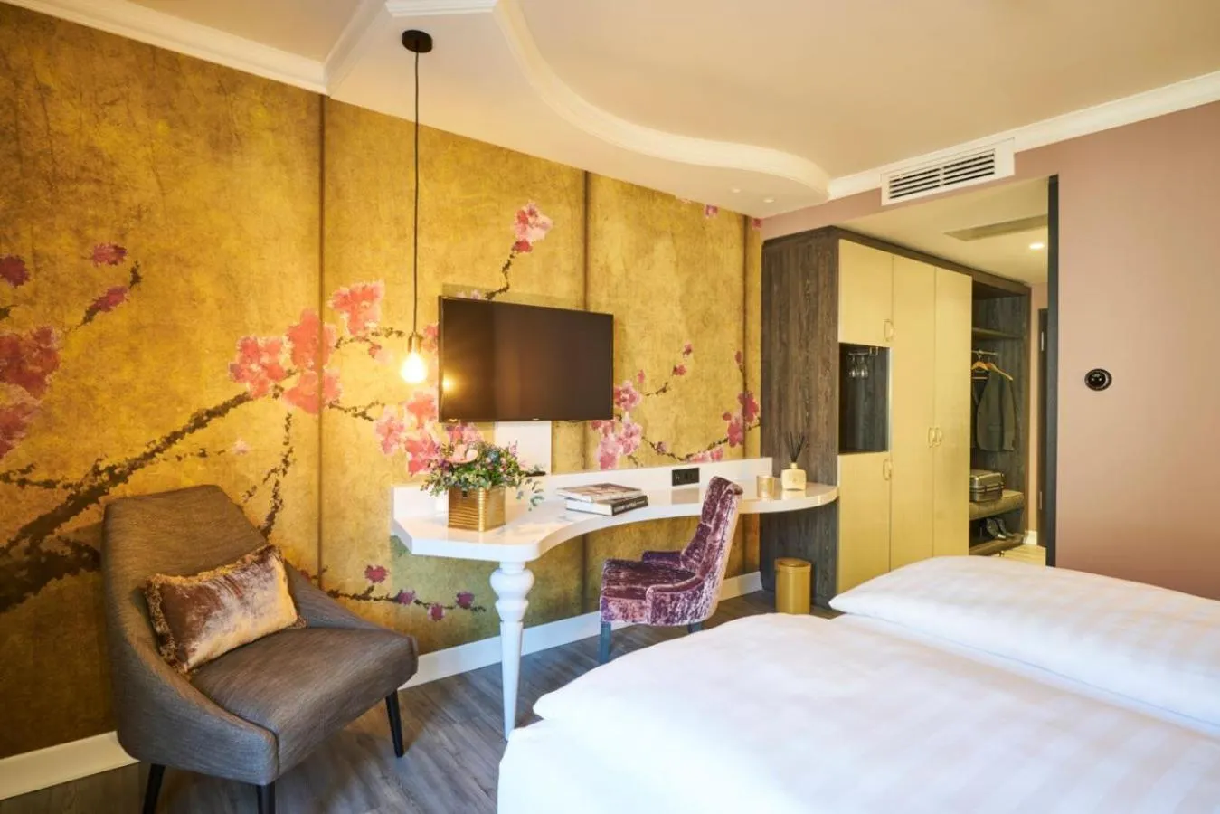 Decorative detail, Bed in Classic Hotel Harmonie