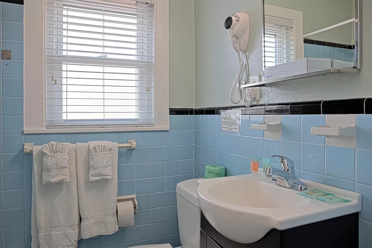Bathroom in Colonial Inn