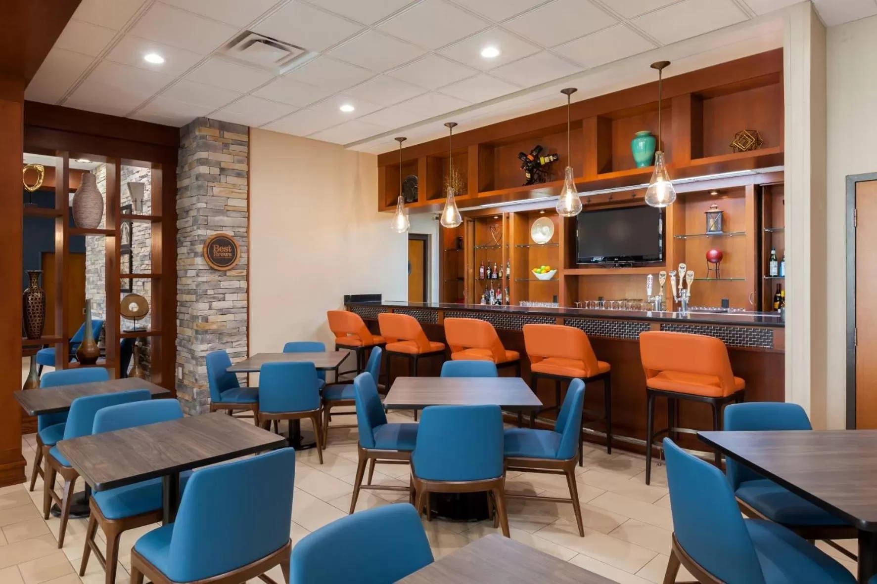 Restaurant/places to eat in Four Points by Sheraton Raleigh Durham Airport