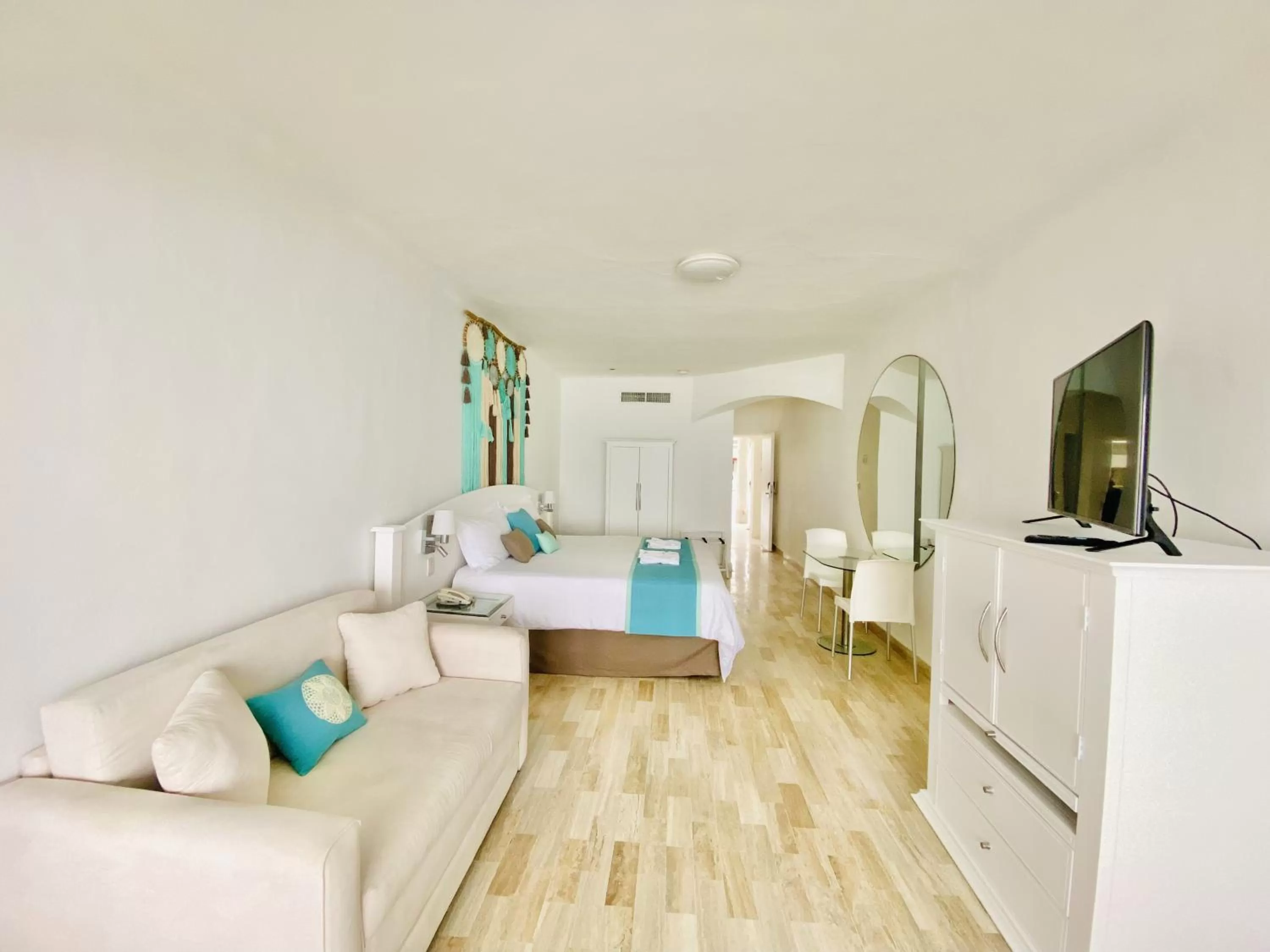 Photo of the whole room in Cyan Cancun Resort & Spa