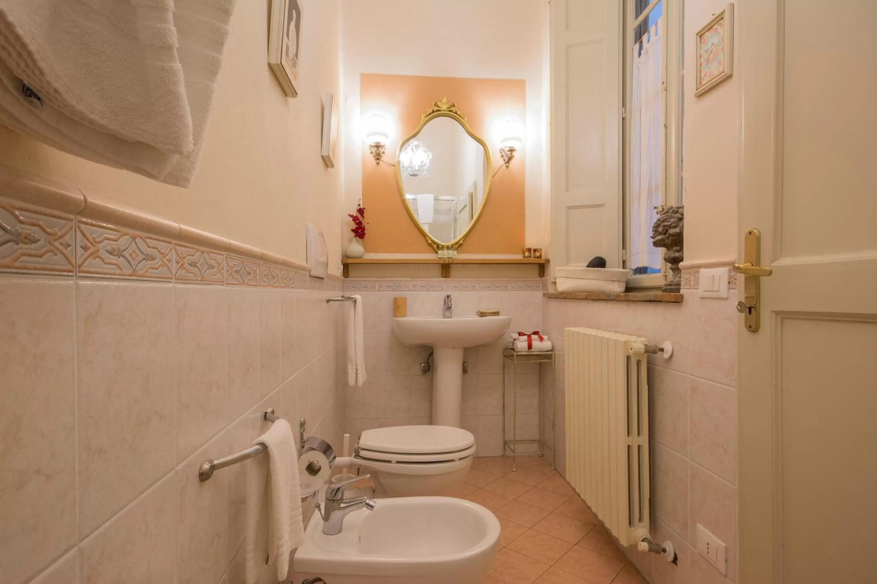 Bathroom in La Bohème