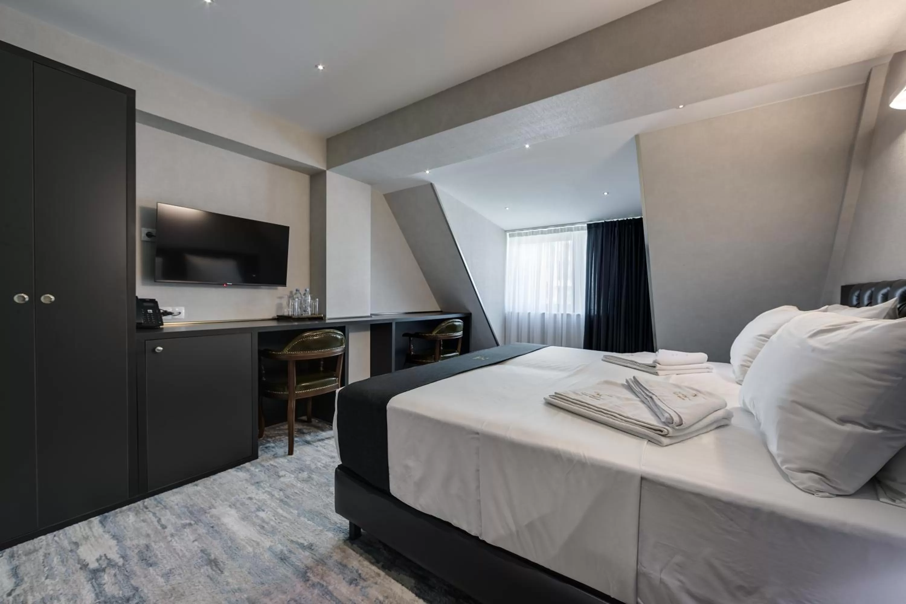 Photo of the whole room, Bed in Mit Hotel Tbilisi