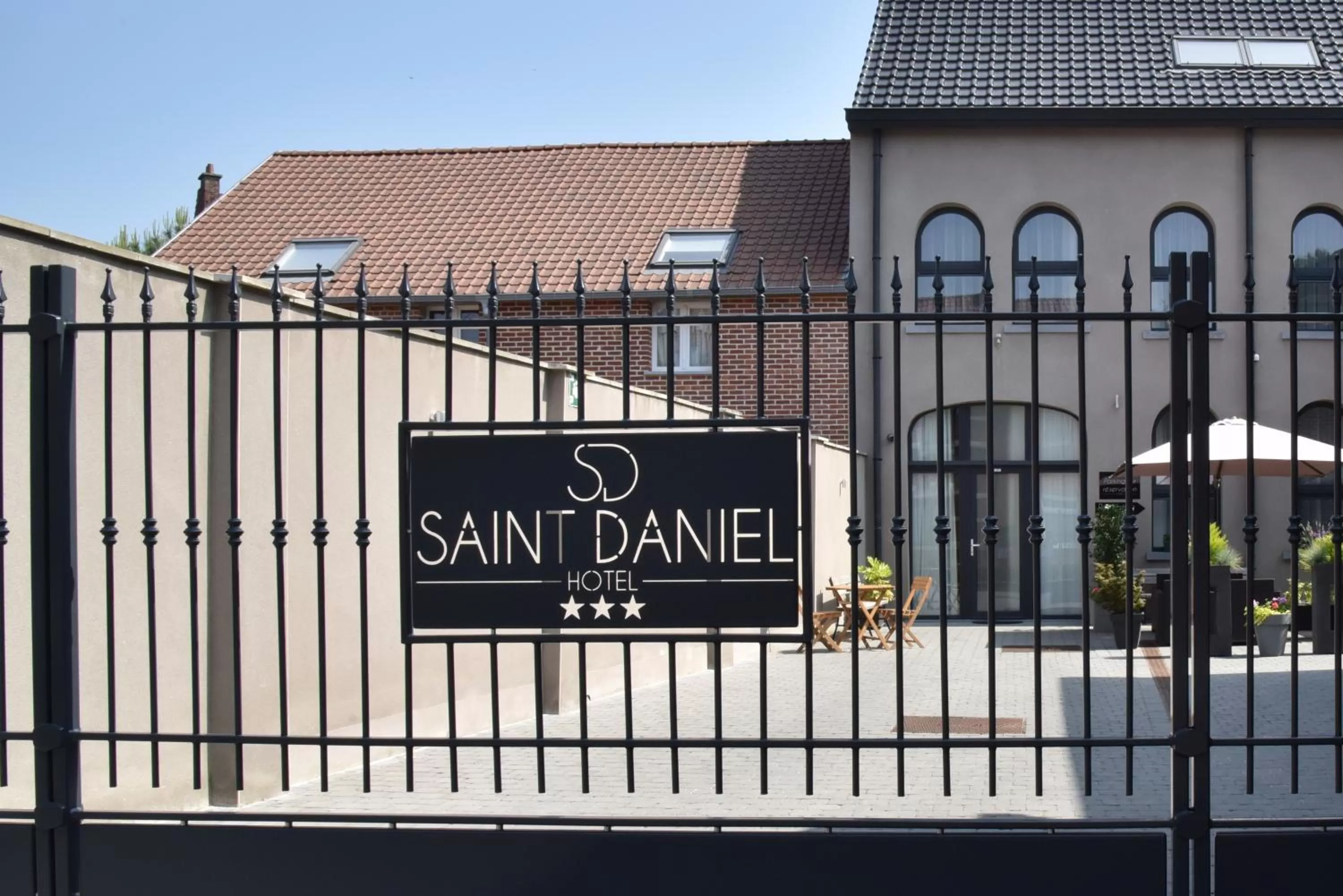 Property building in Hotel Saint Daniel