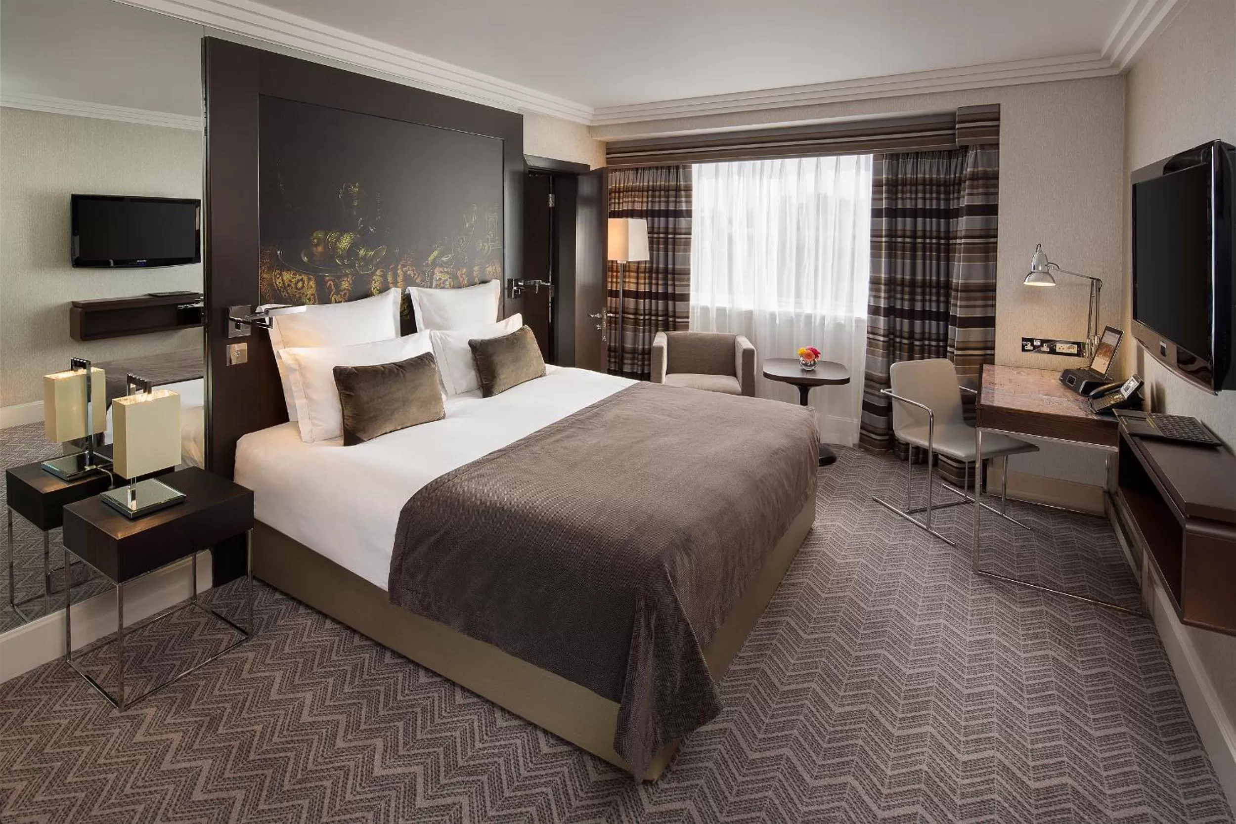 Bedroom, Bed in Jumeirah Lowndes London