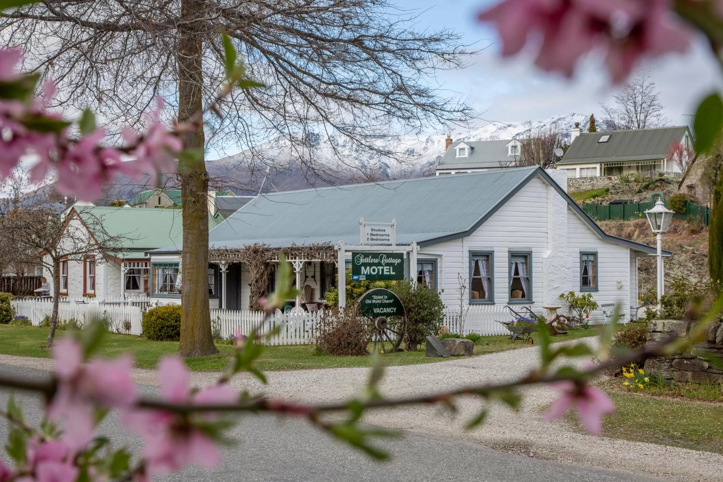 Settlers Cottage Motel