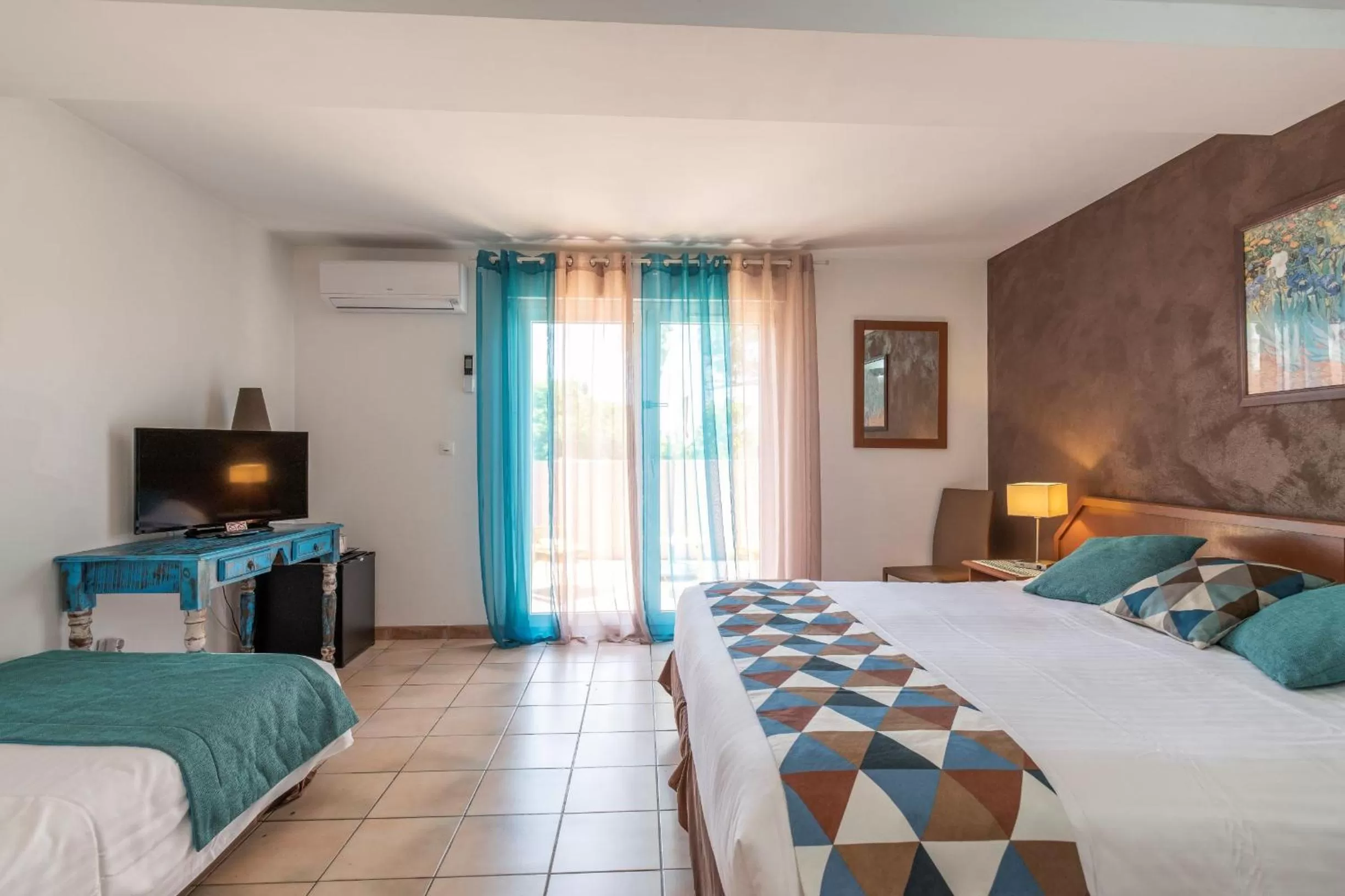 Photo of the whole room, Bed in Les Bastides Saint Paul