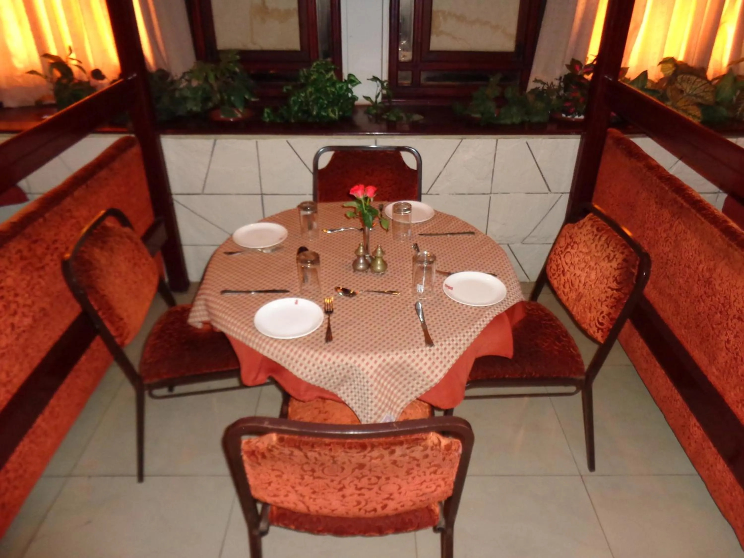 Restaurant/places to eat in Hotel Poonja International